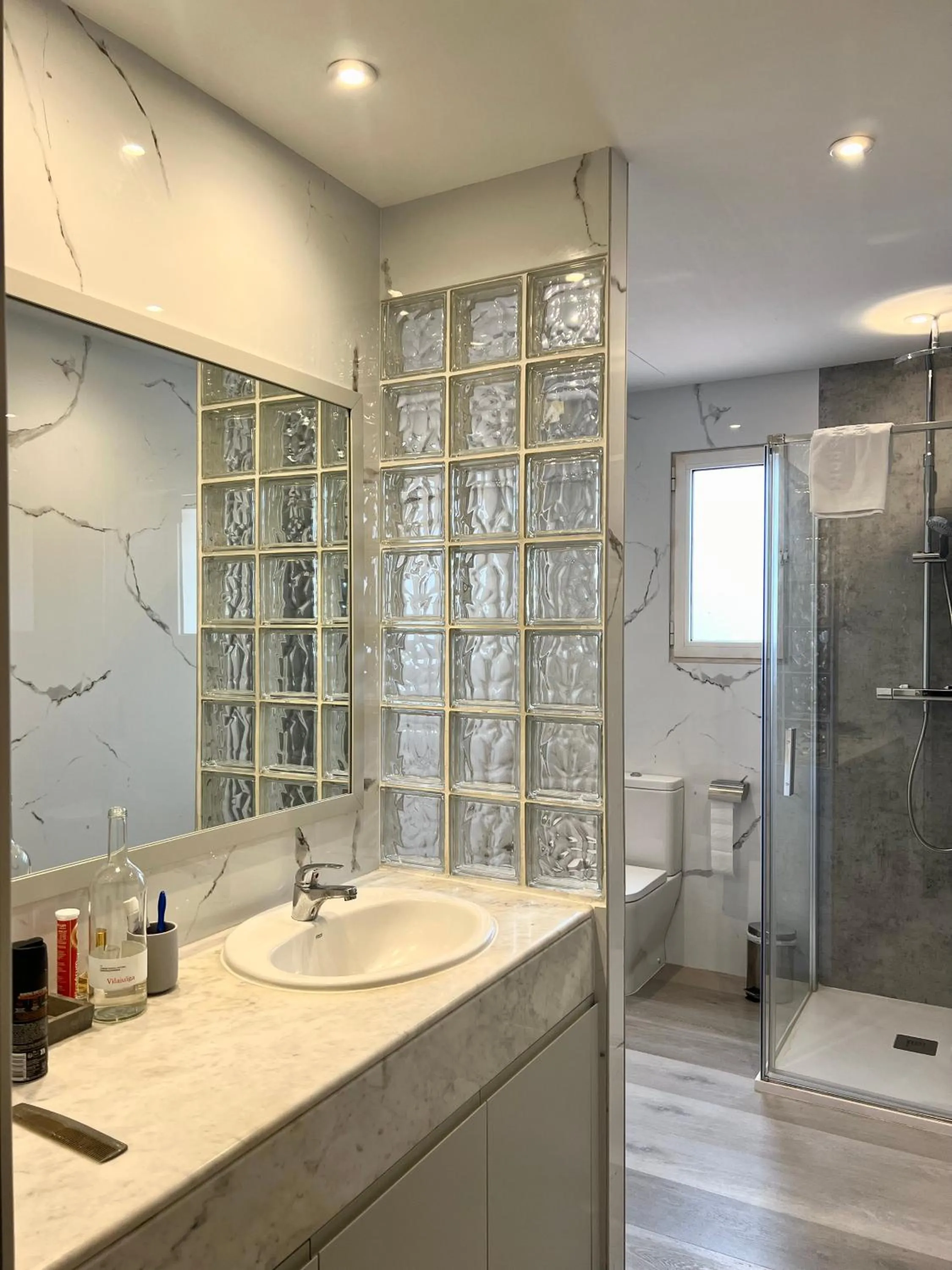 Toilet in Hotel & Restaurant Figueres Parc