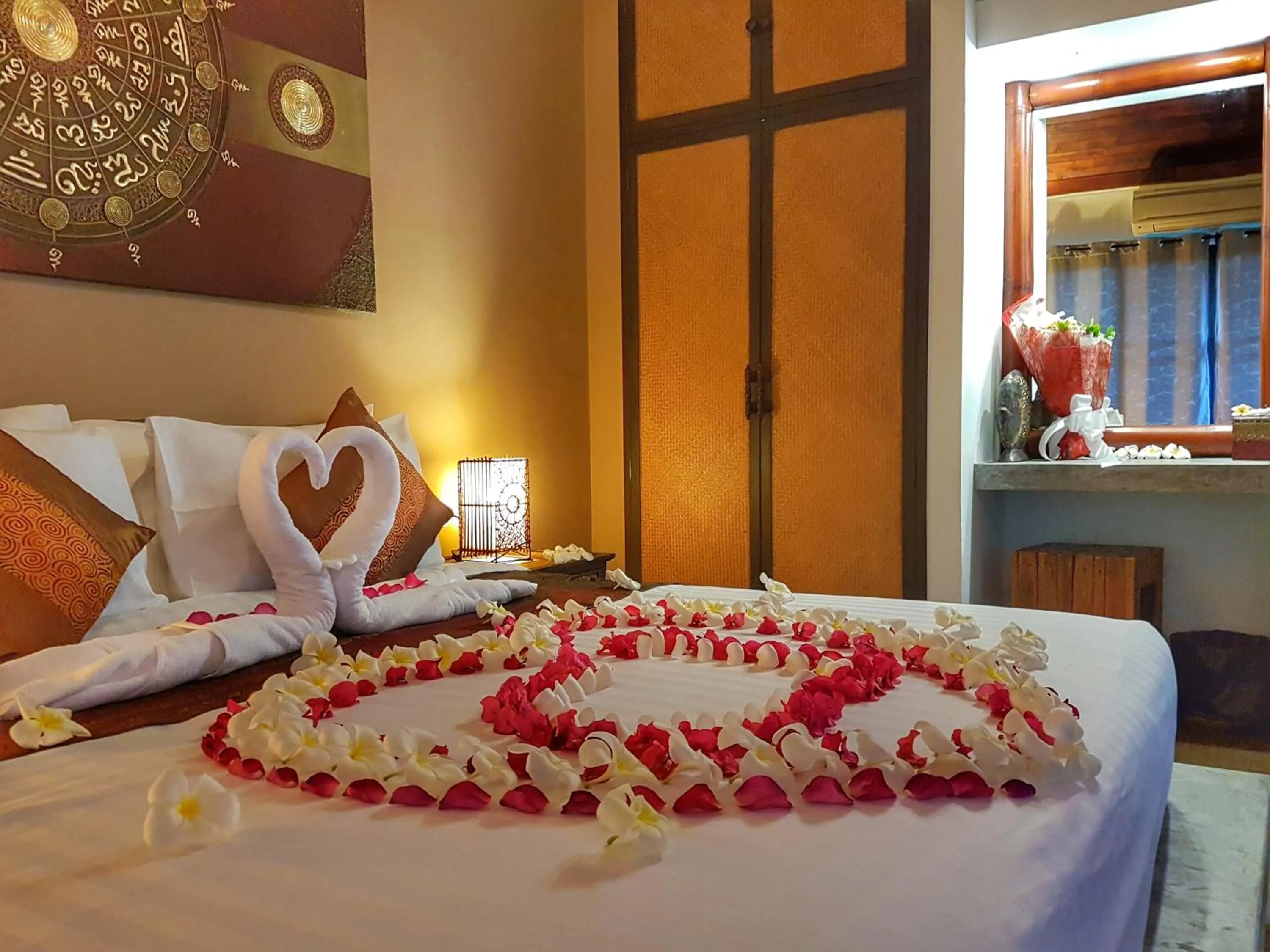 Bed in Koh Tao Heights Pool Villas