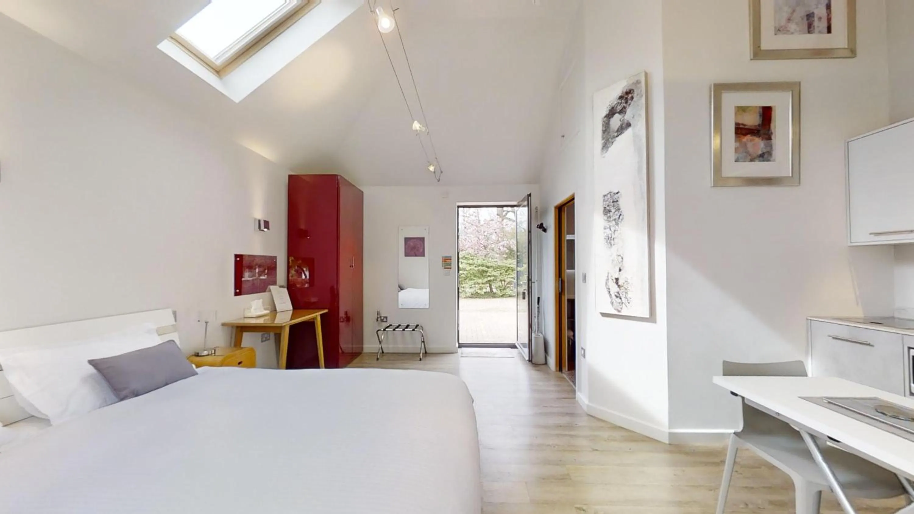 Property building, Bed in South Lodge