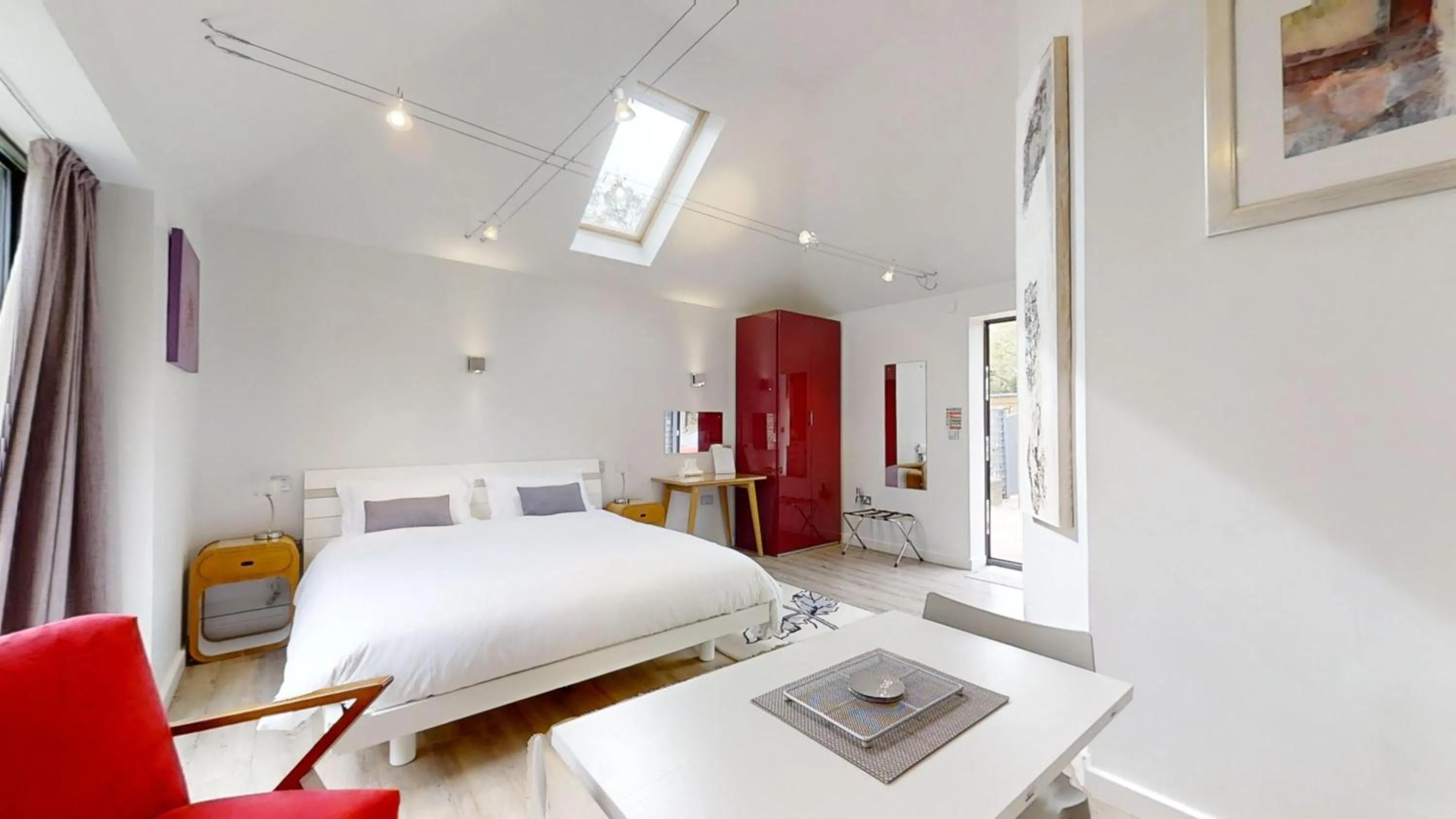 Bedroom, Bed in South Lodge