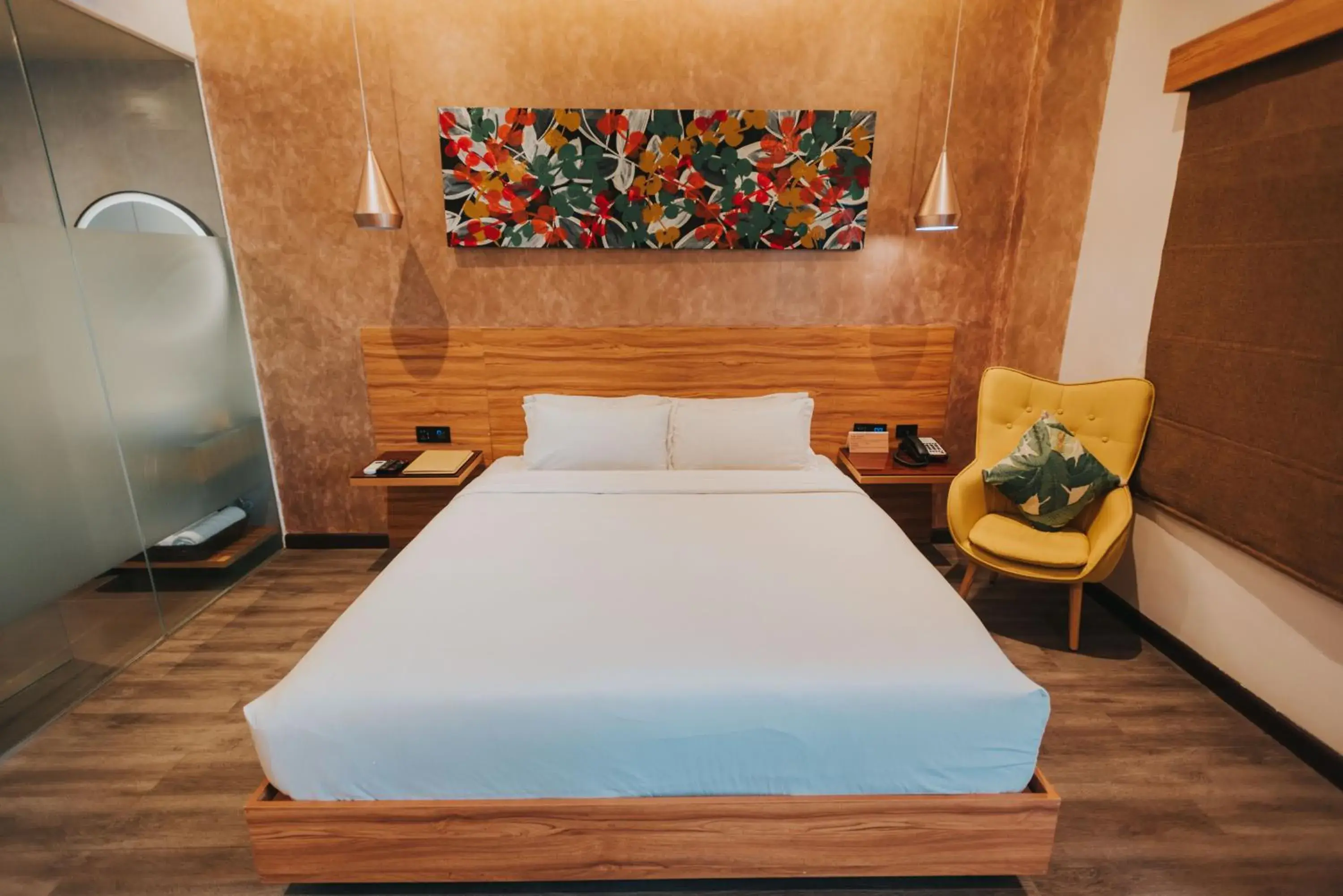 Bed in SureStay Plus Hotel by Best Western AC LUXE Angeles City Bed in SureStay Plus Hotel by Best Western AC LUXE Angeles City