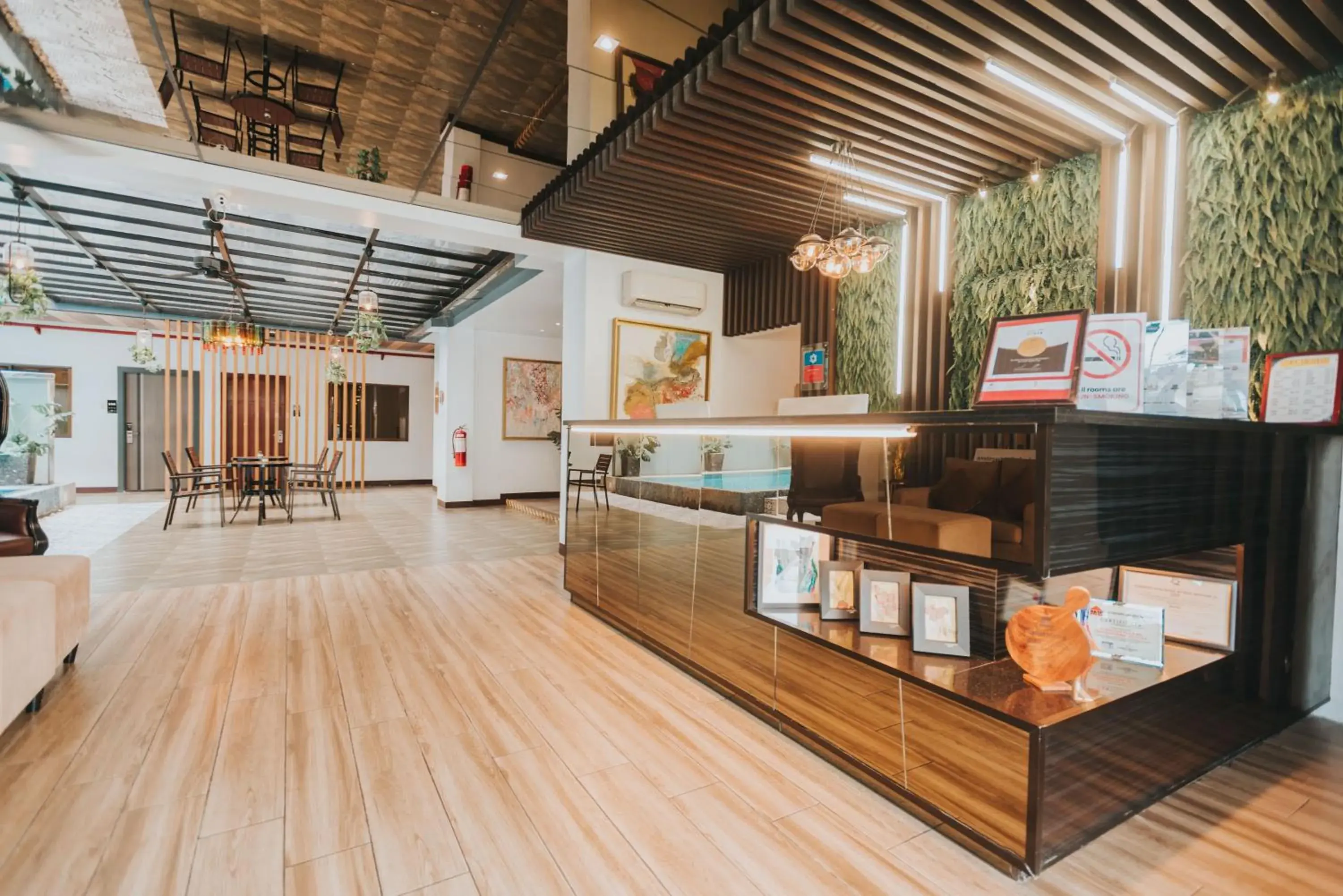 Lobby or reception in SureStay Plus Hotel by Best Western AC LUXE Angeles City Lobby or reception in SureStay Plus Hotel by Best Western AC LUXE Angeles City