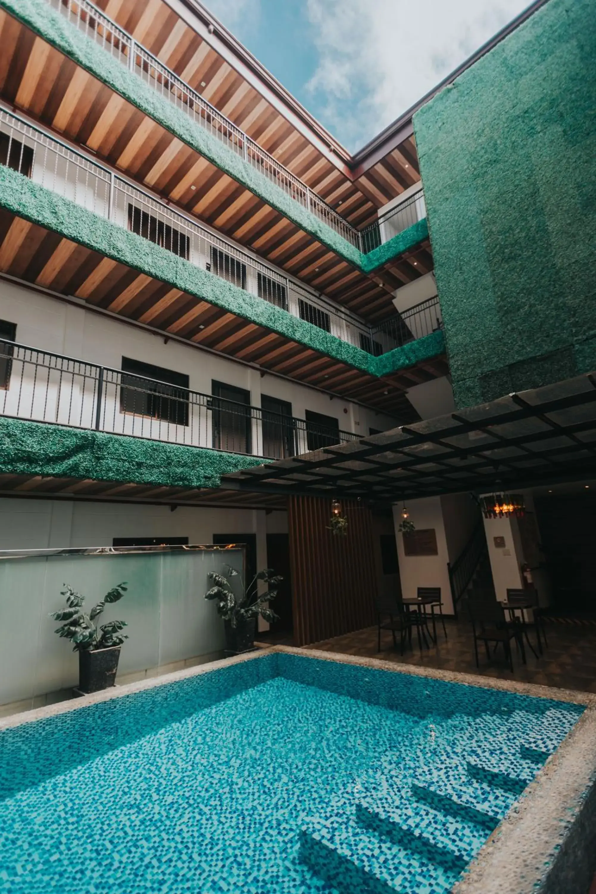 Swimming pool in SureStay Plus Hotel by Best Western AC LUXE Angeles City Swimming pool in SureStay Plus Hotel by Best Western AC LUXE Angeles City