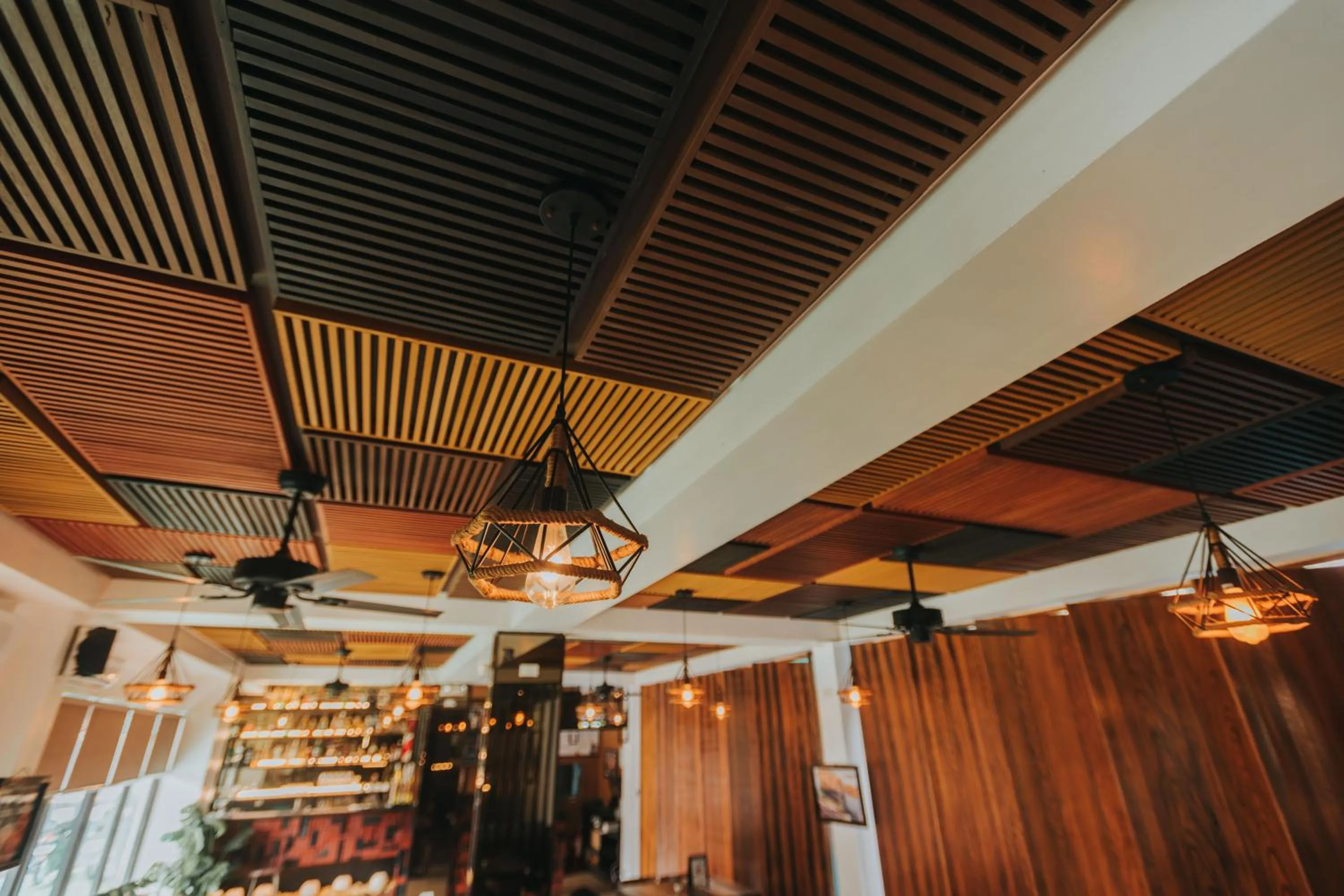 Restaurant/places to eat in SureStay Plus Hotel by Best Western AC LUXE Angeles City