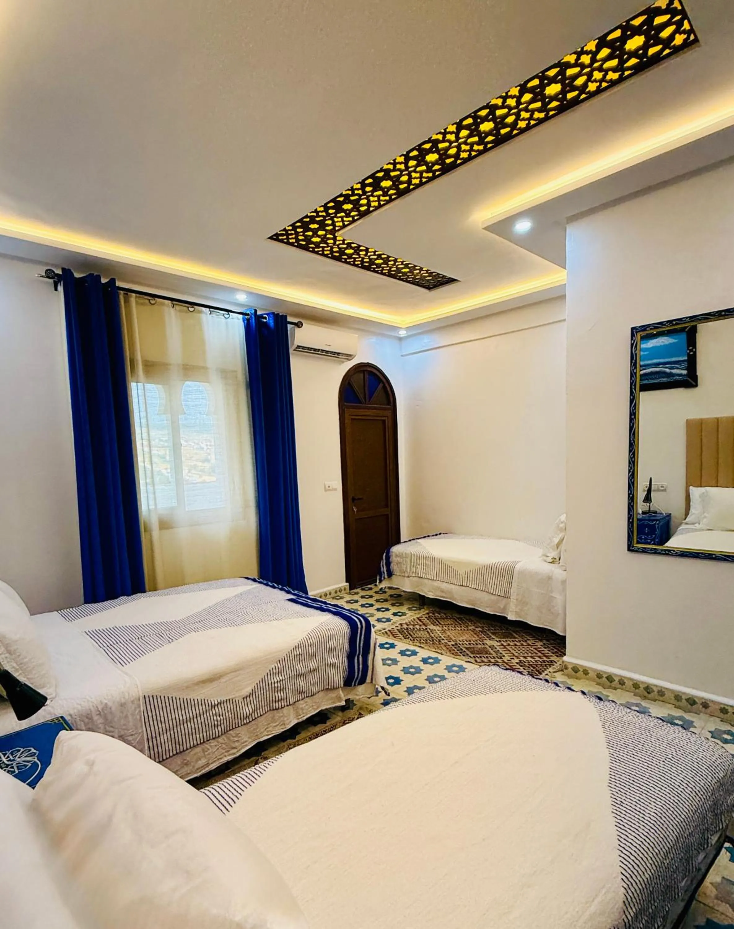 Photo of the whole room, Bed in Hôtel Koutoubia