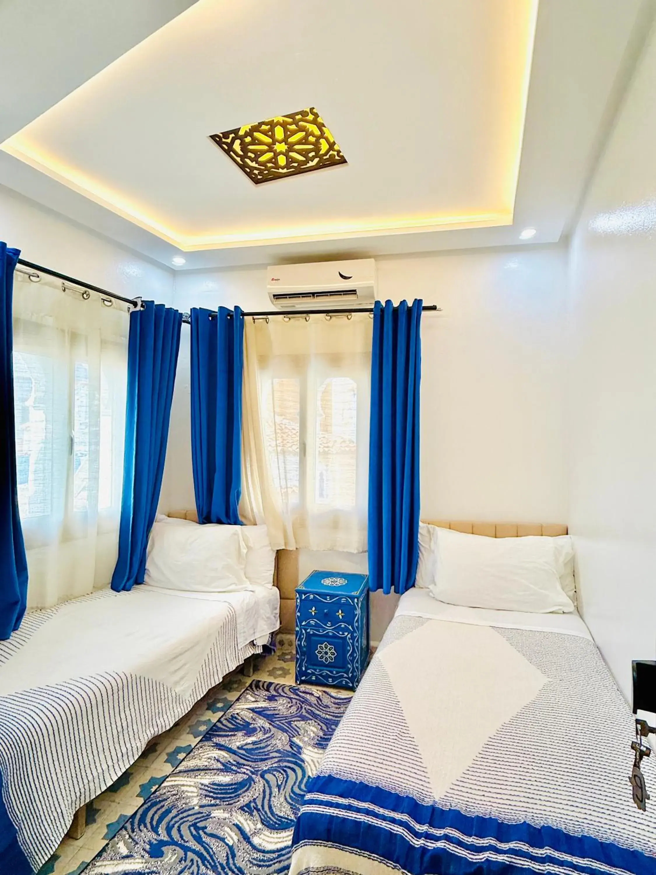 Twin Room with Shower in Hôtel Koutoubia Twin Room with Shower in Hôtel Koutoubia