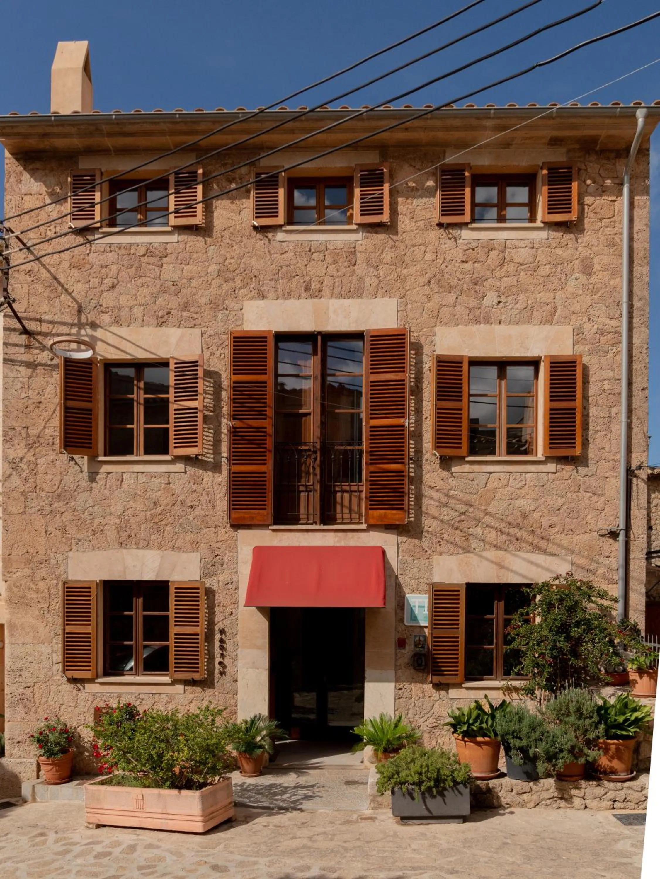 Property building in Marton Turisme de Interior