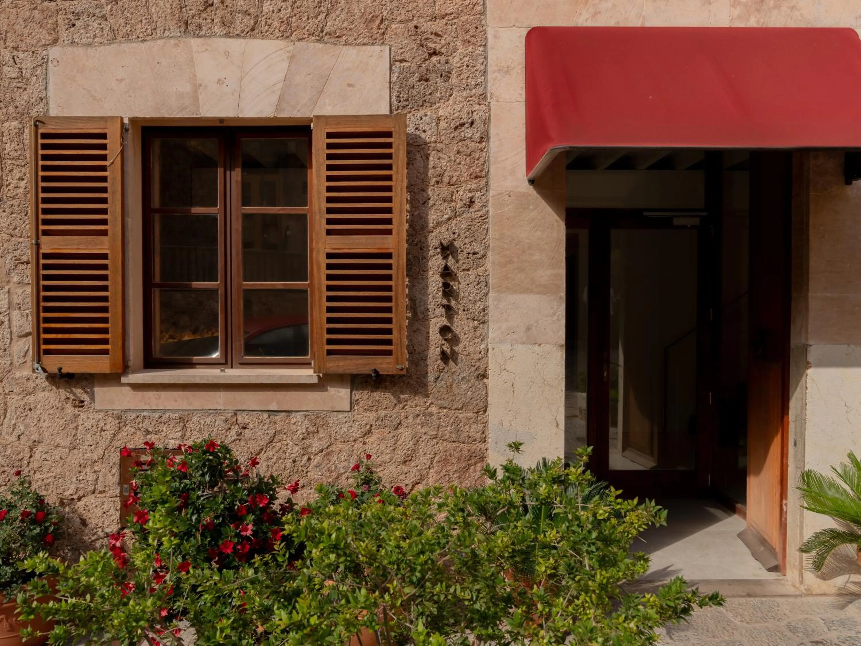 Facade/entrance in Marton Turisme de Interior