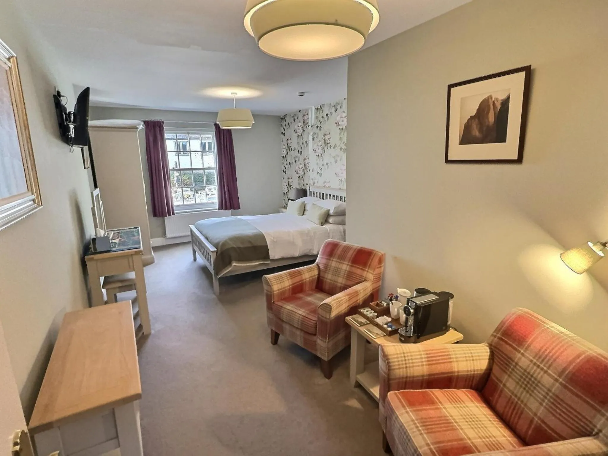 Bed in Three Shires Inn