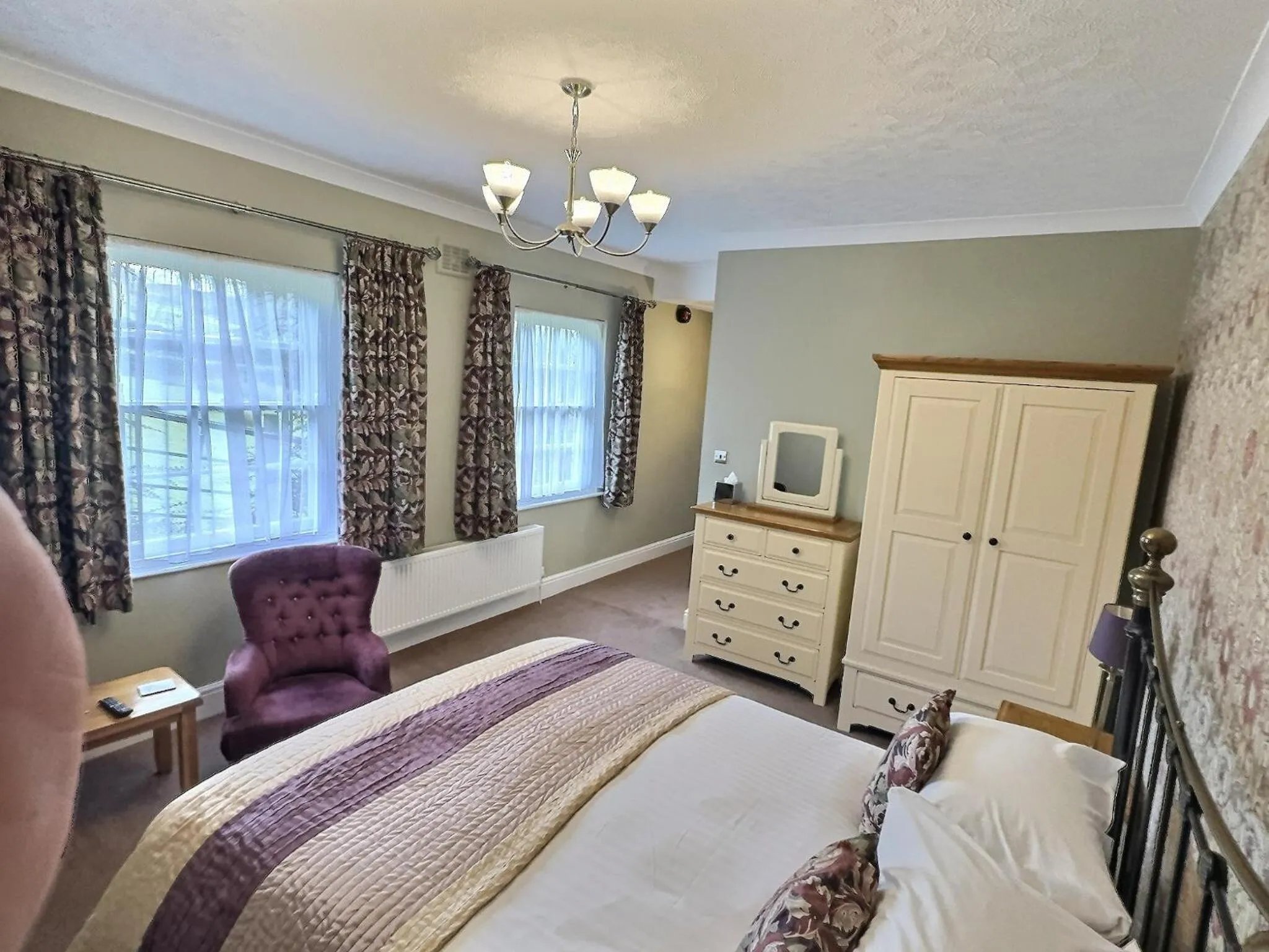 Bed in Three Shires Inn