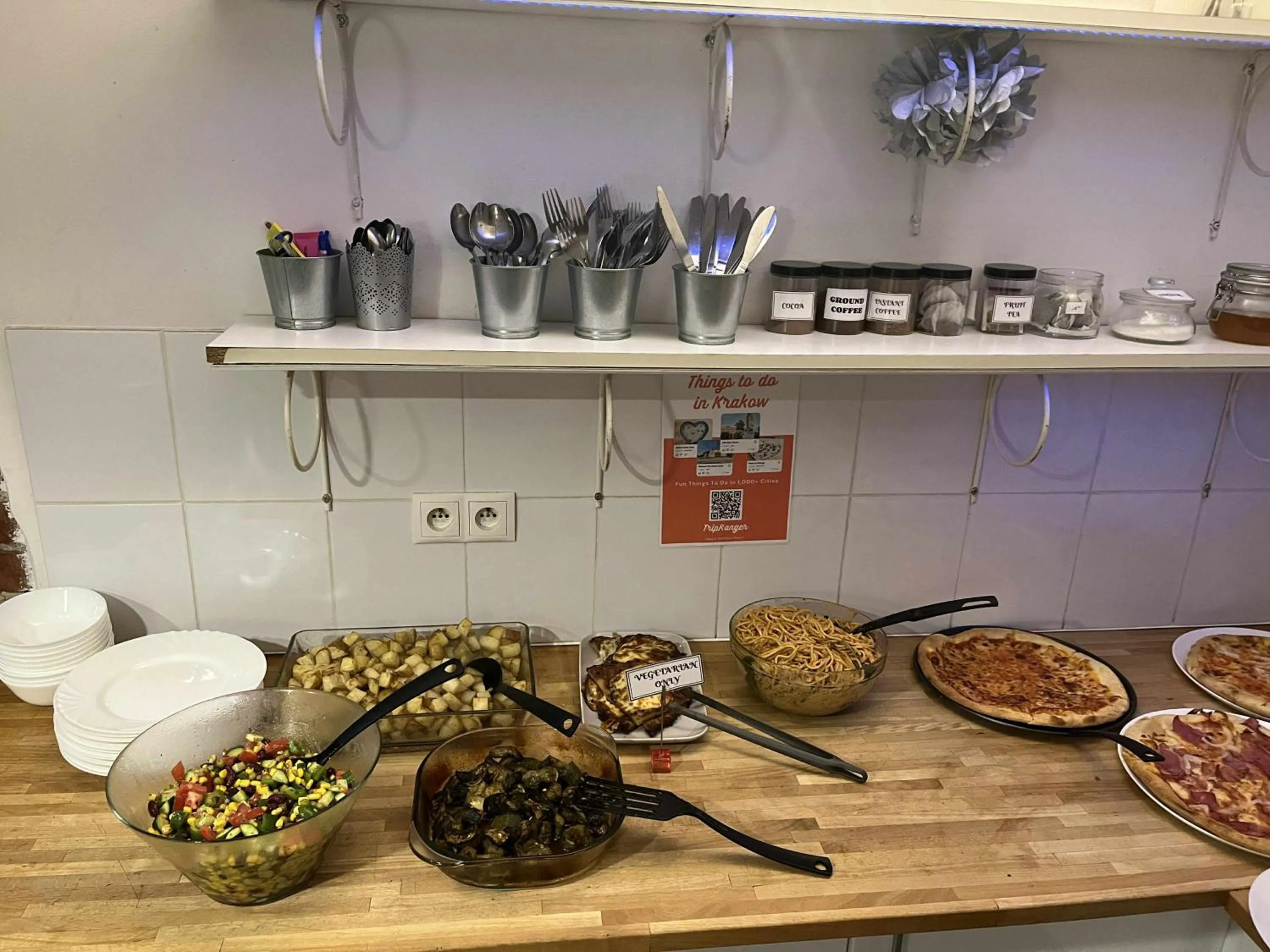 Breakfast in Greg&Tom Party Hostel