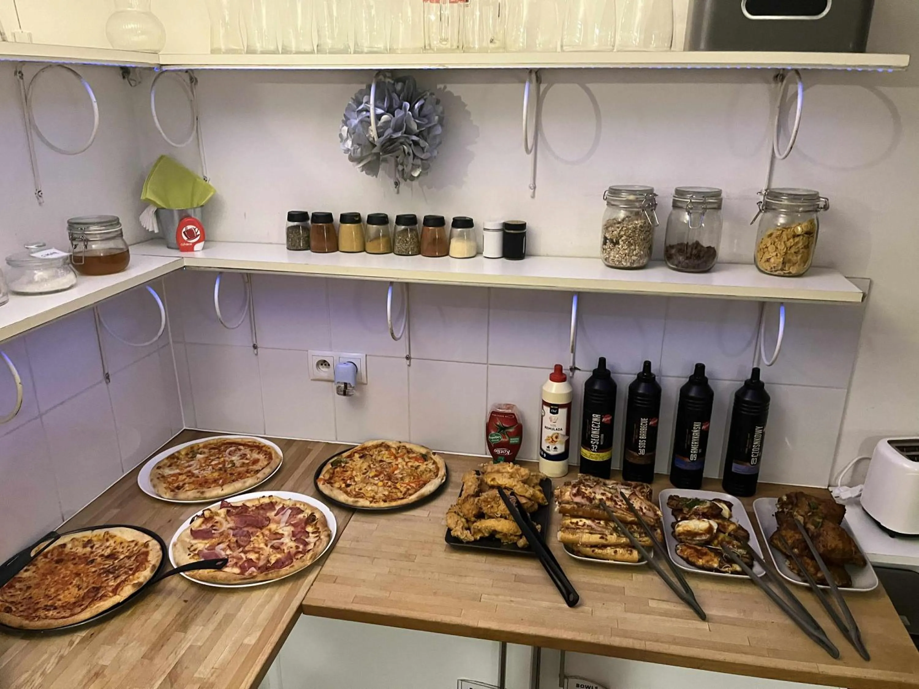 Breakfast in Greg&Tom Party Hostel