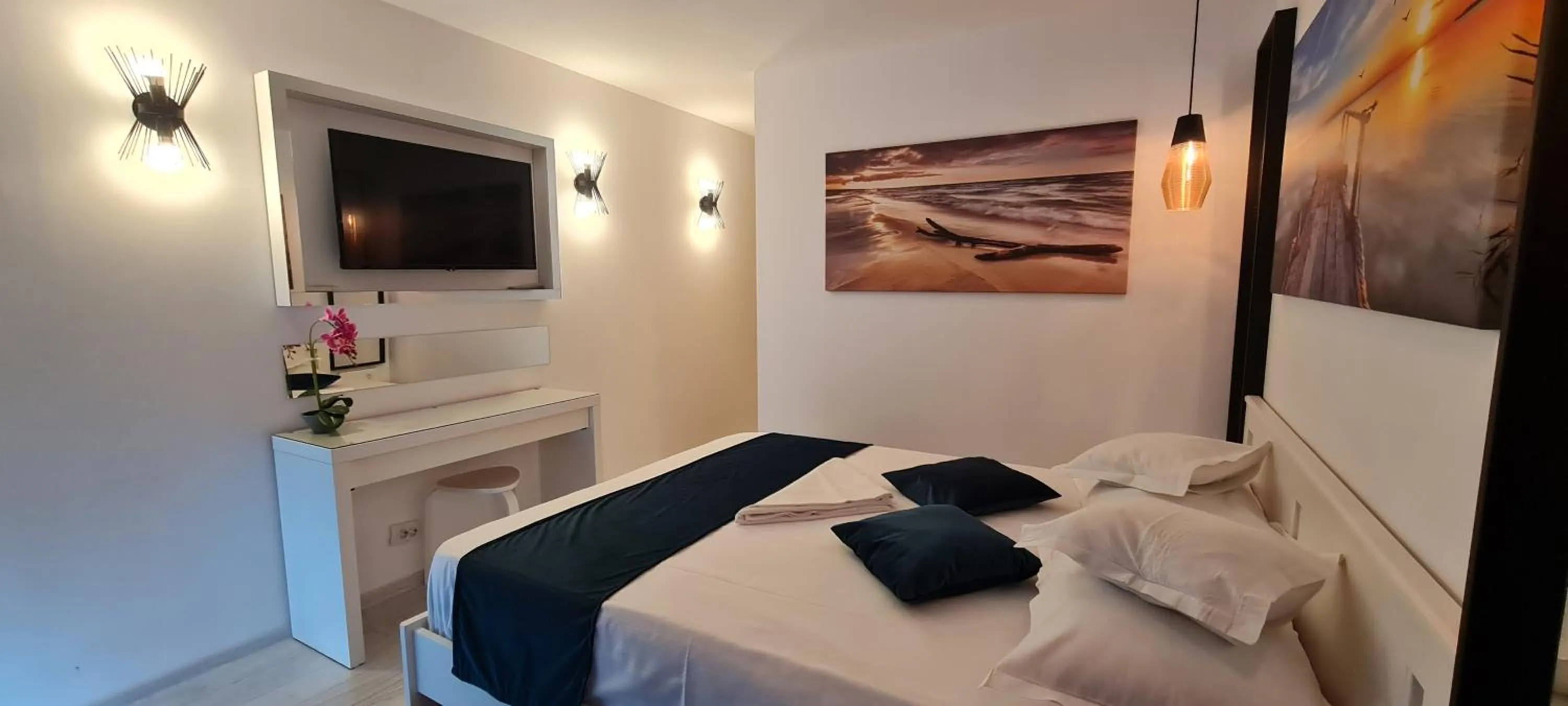 Photo of the whole room, Bed in Hotel Sunquest