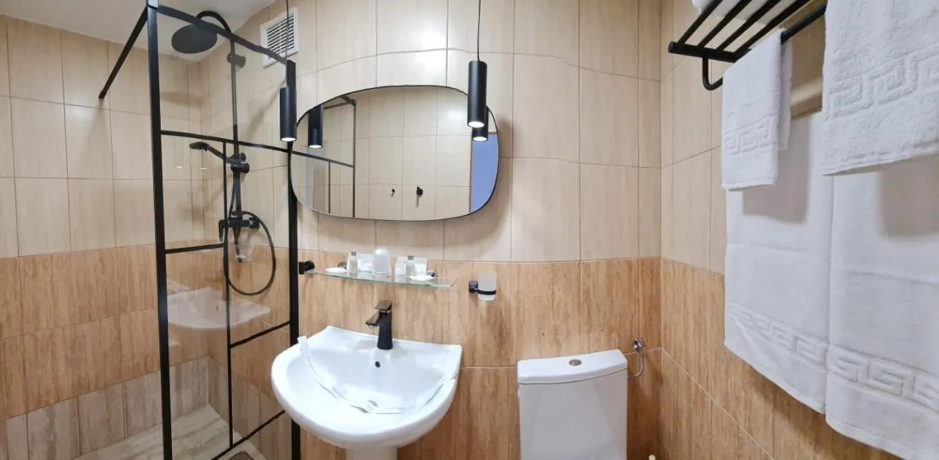 Bathroom in Hotel Sunquest