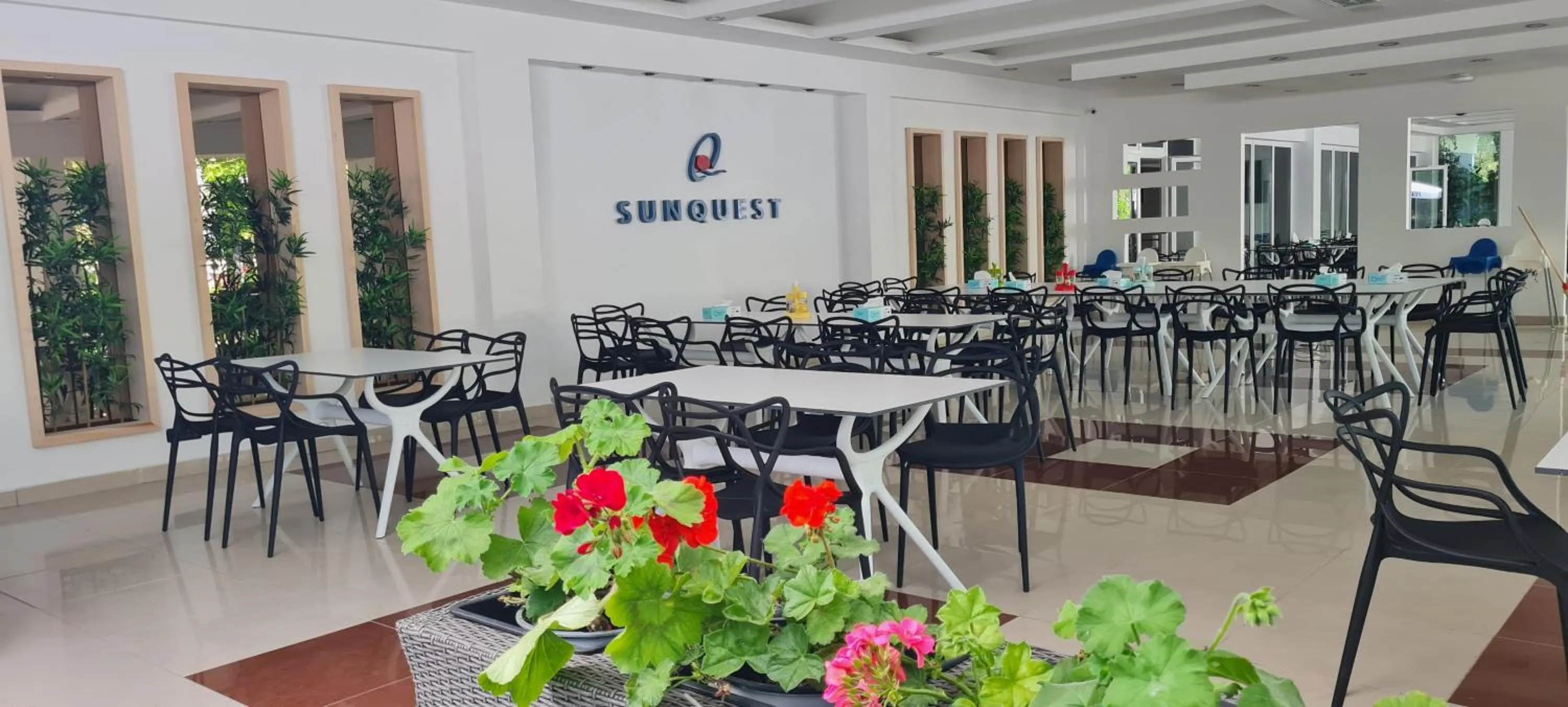 Restaurant/places to eat in Hotel Sunquest