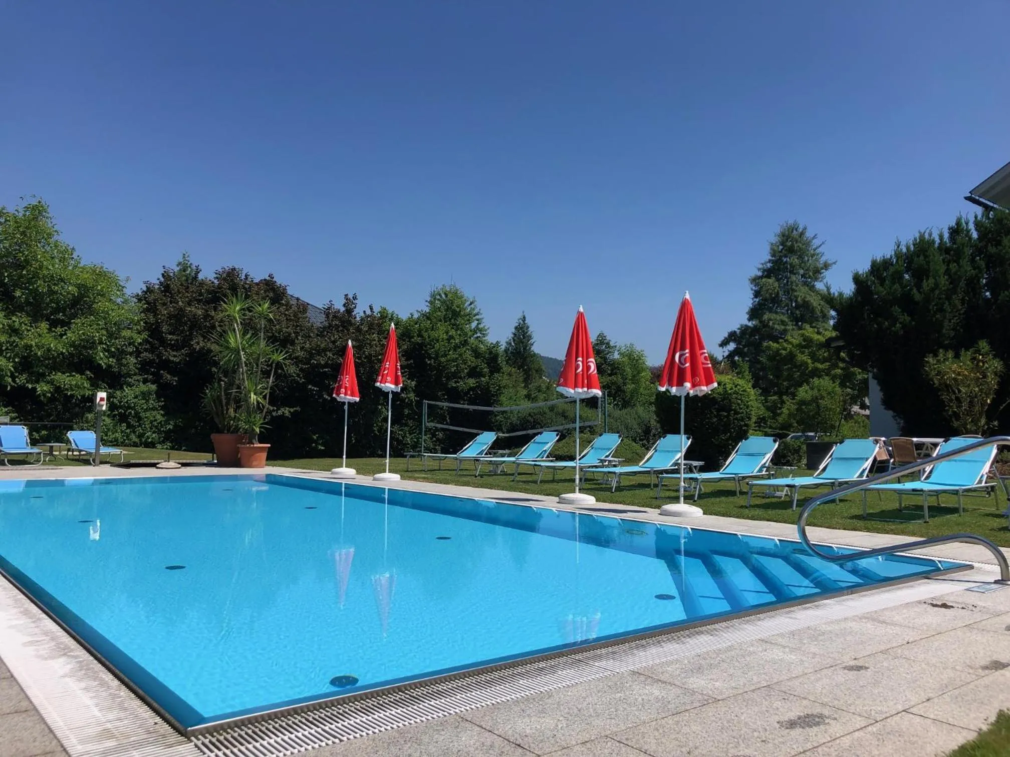 Superior-Apartment mit Pool und Seezugang