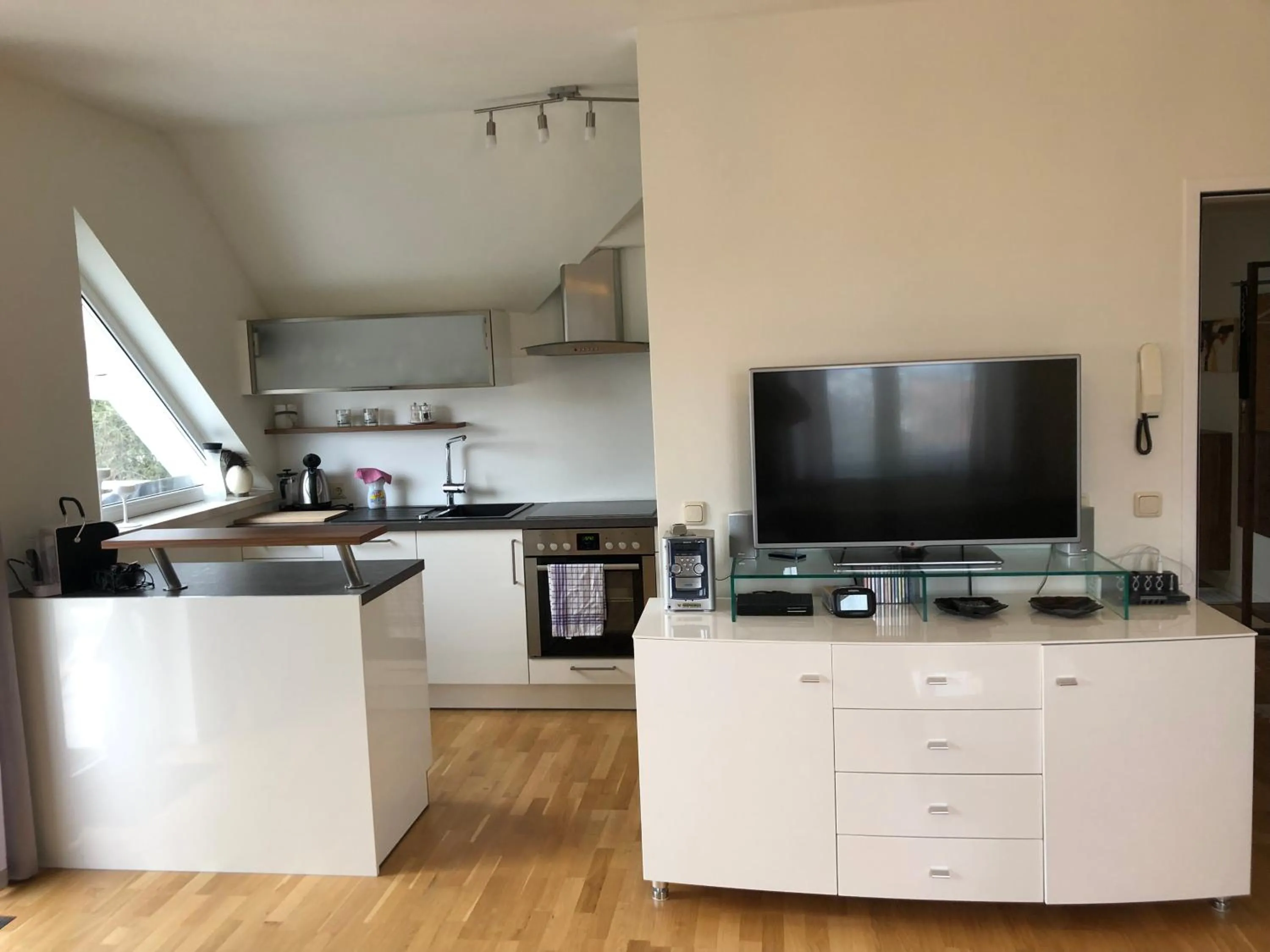 Superior-Apartment mit Pool und Seezugang
