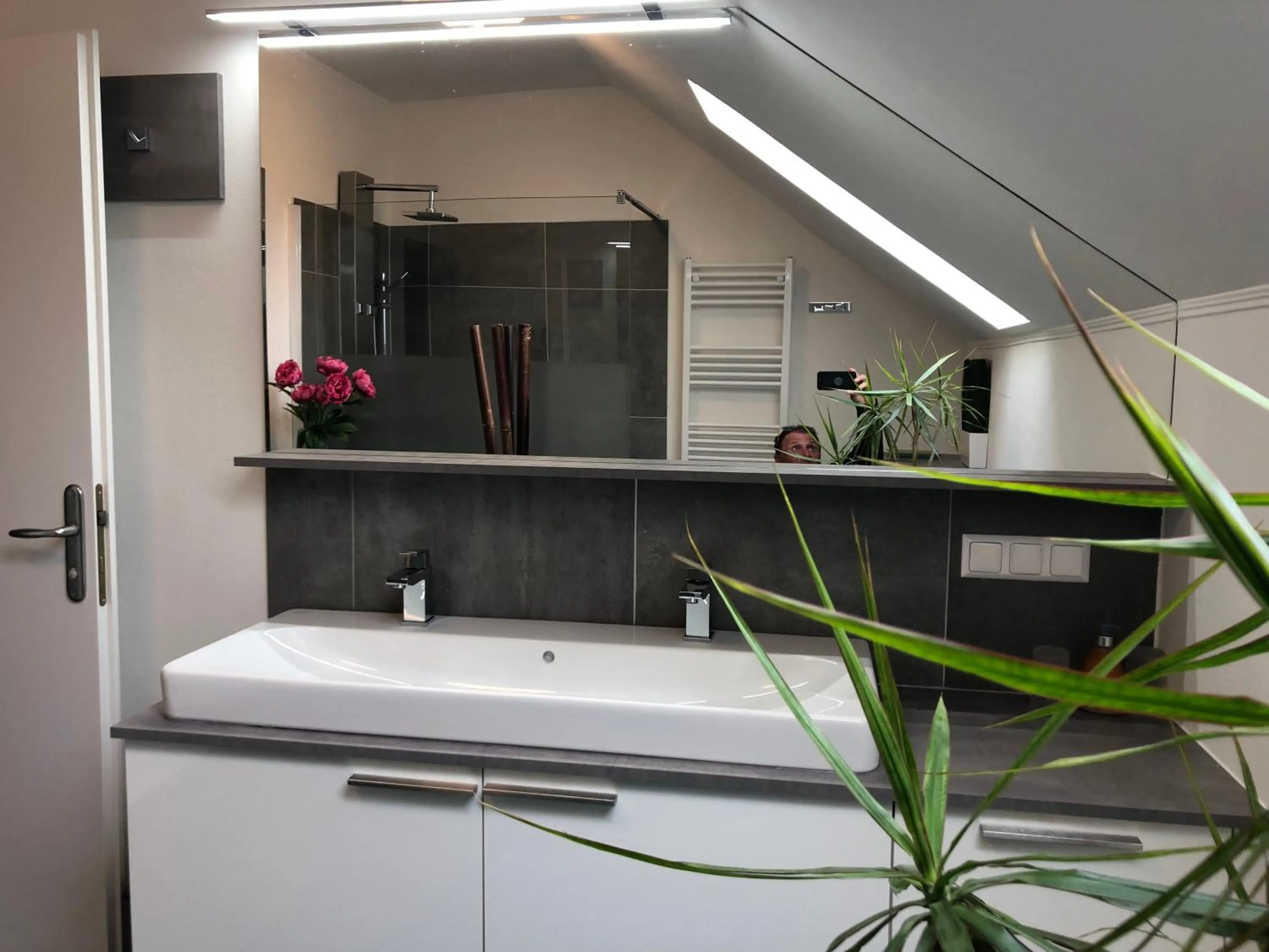 Superior-Apartment mit Pool und Seezugang