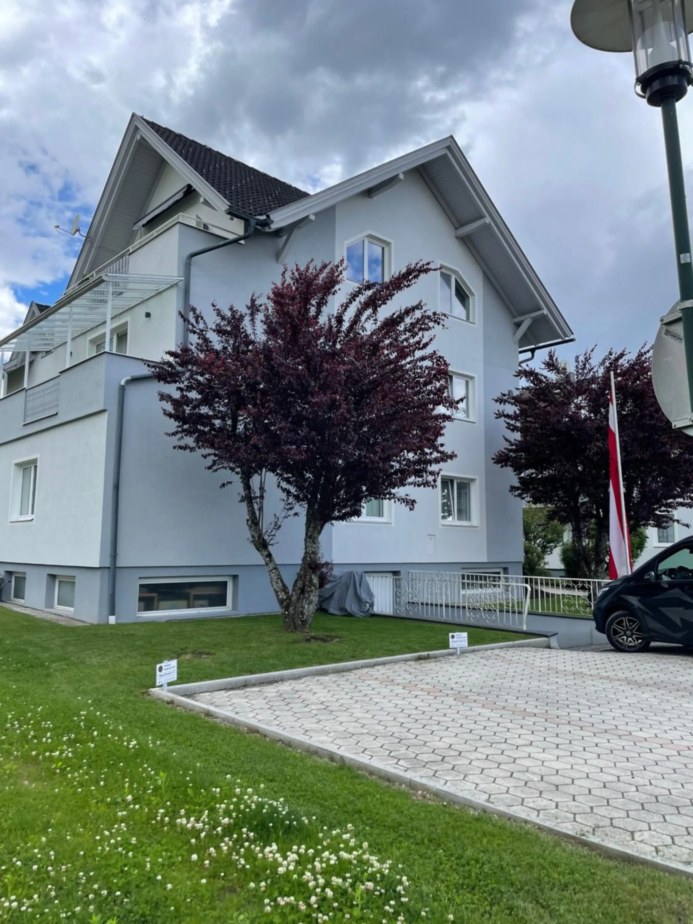 Superior-Apartment mit Pool und Seezugang