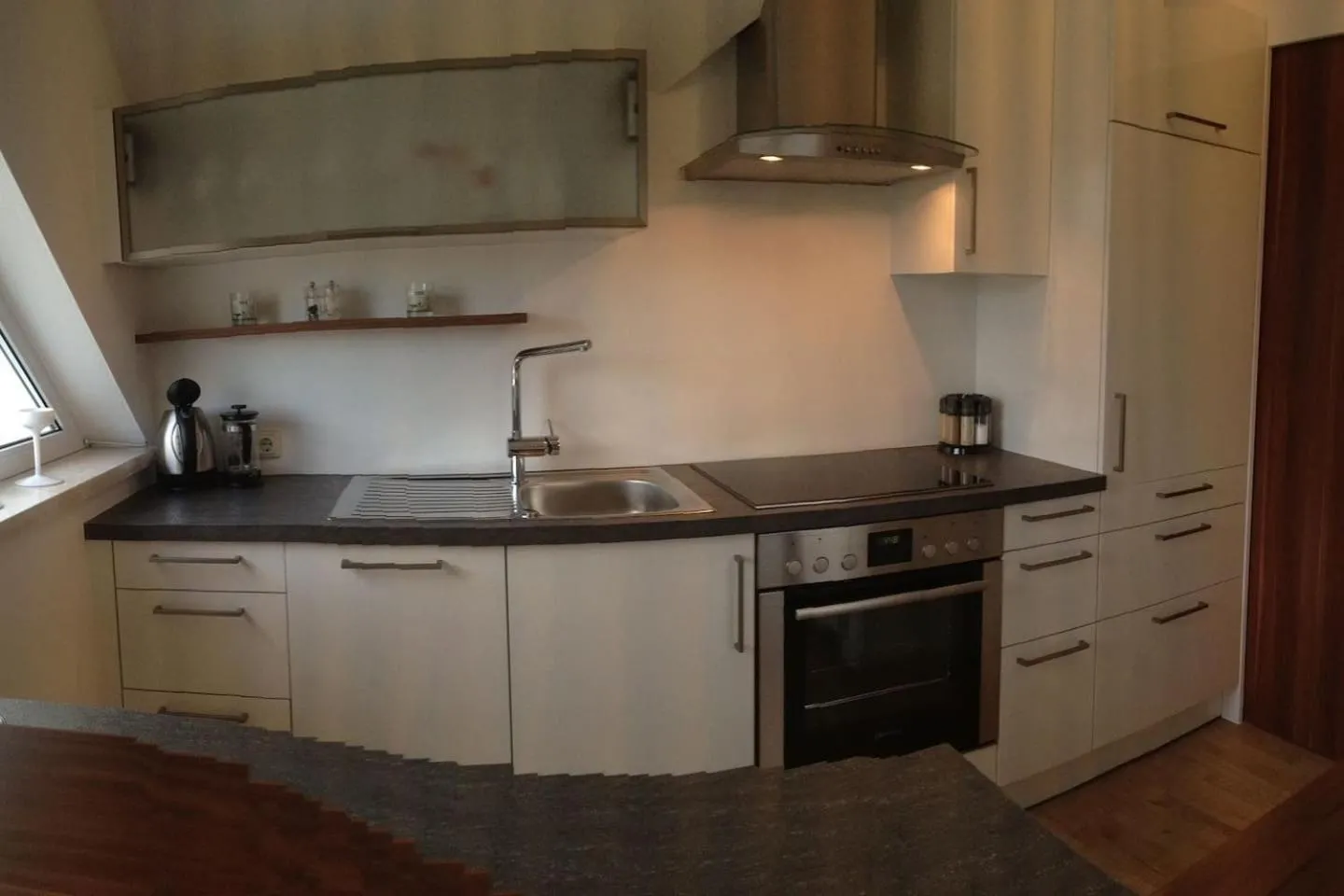 Superior-Apartment mit Pool und Seezugang