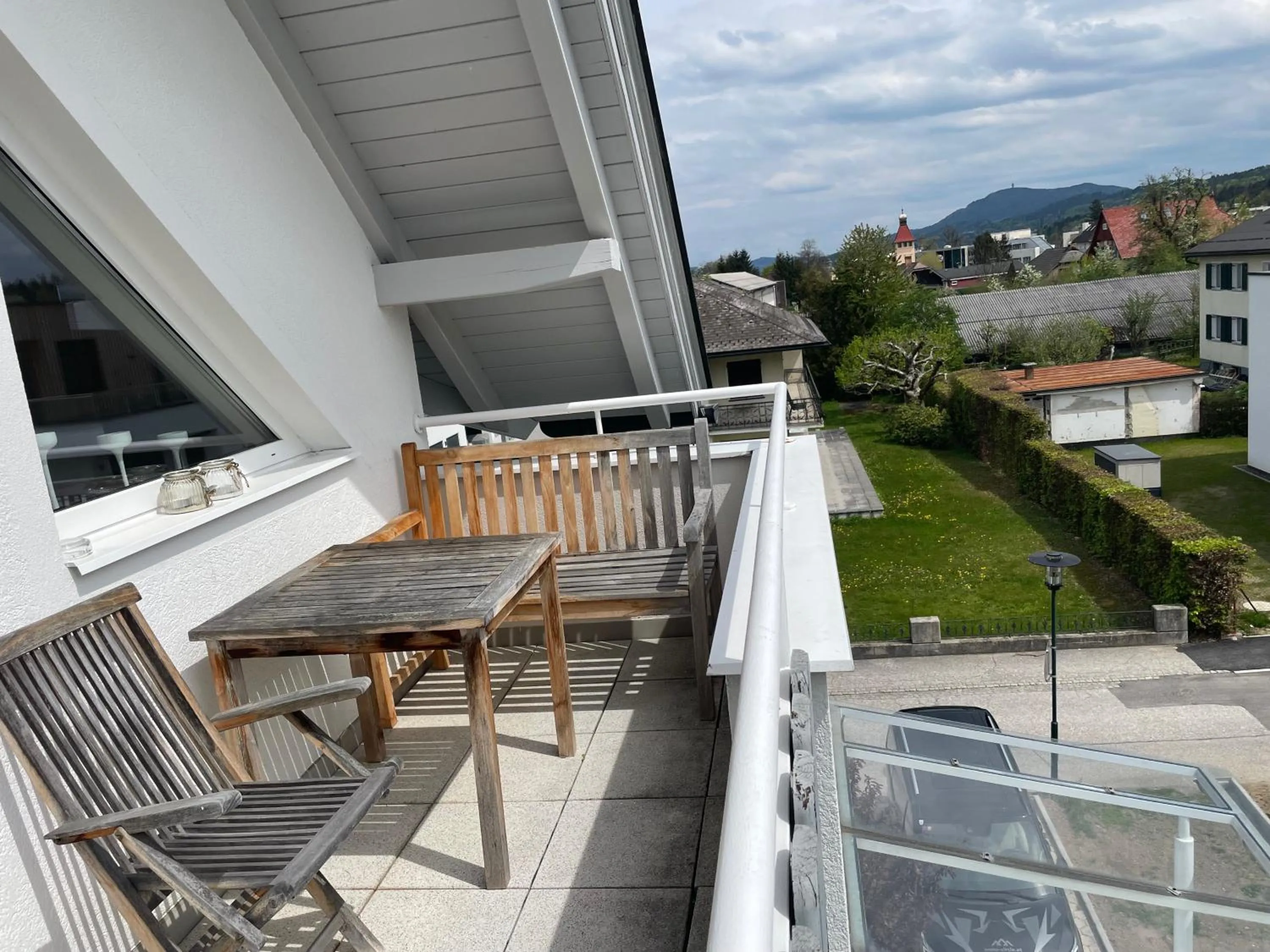 Superior-Apartment mit Pool und Seezugang