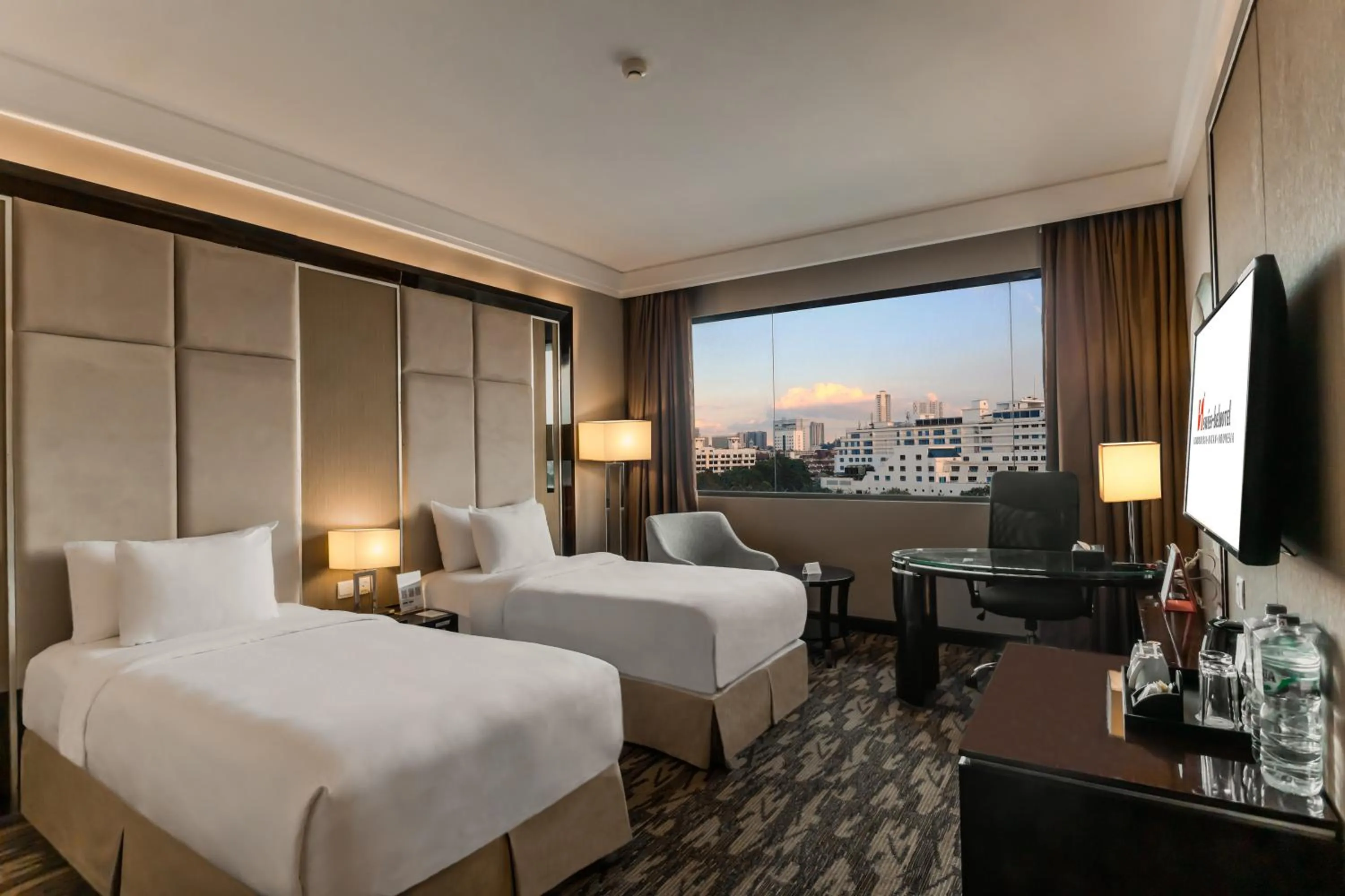 Bedroom, Bed in Swiss-Belhotel Harbour Bay