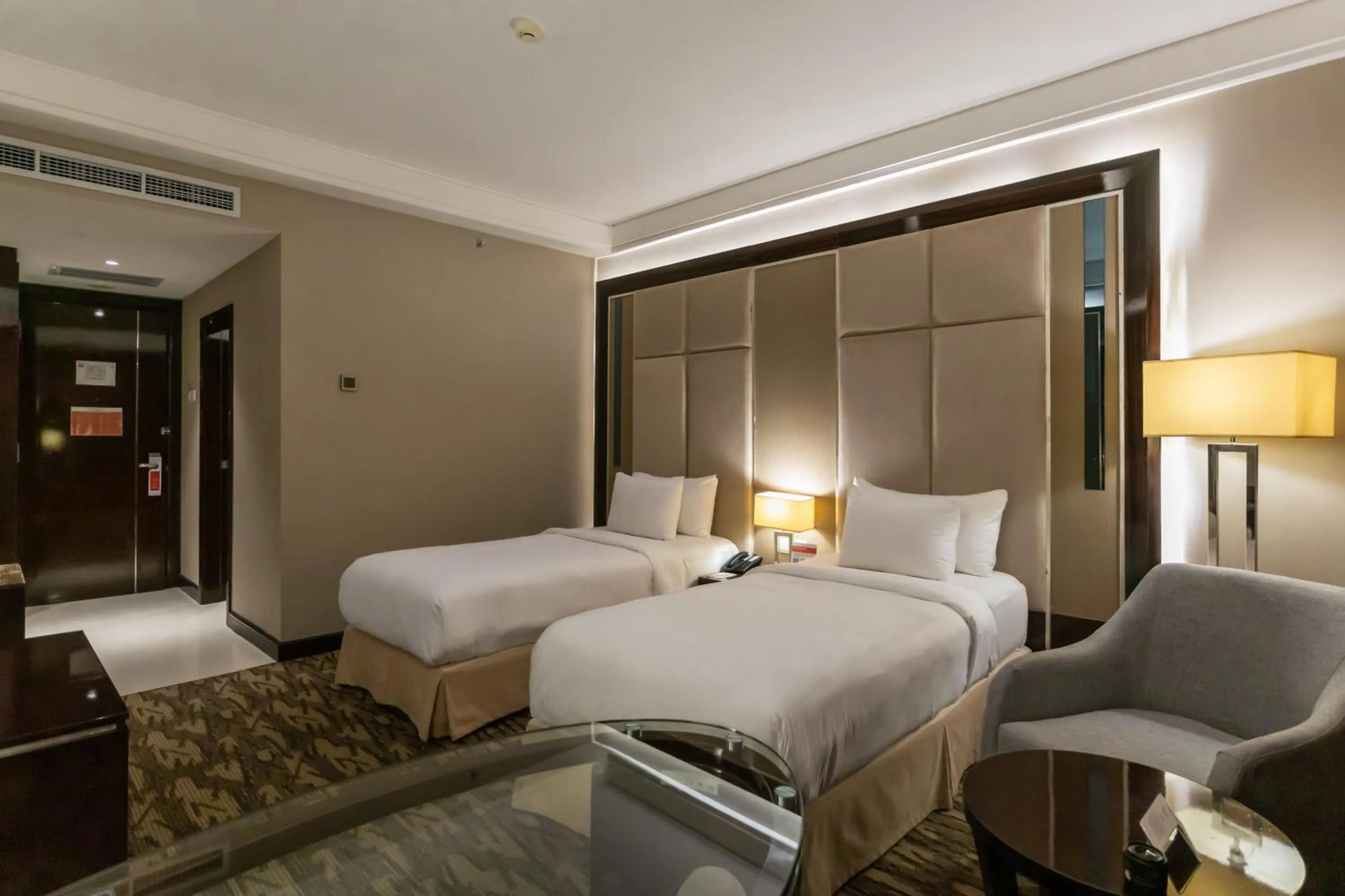 Bedroom, Bed in Swiss-Belhotel Harbour Bay