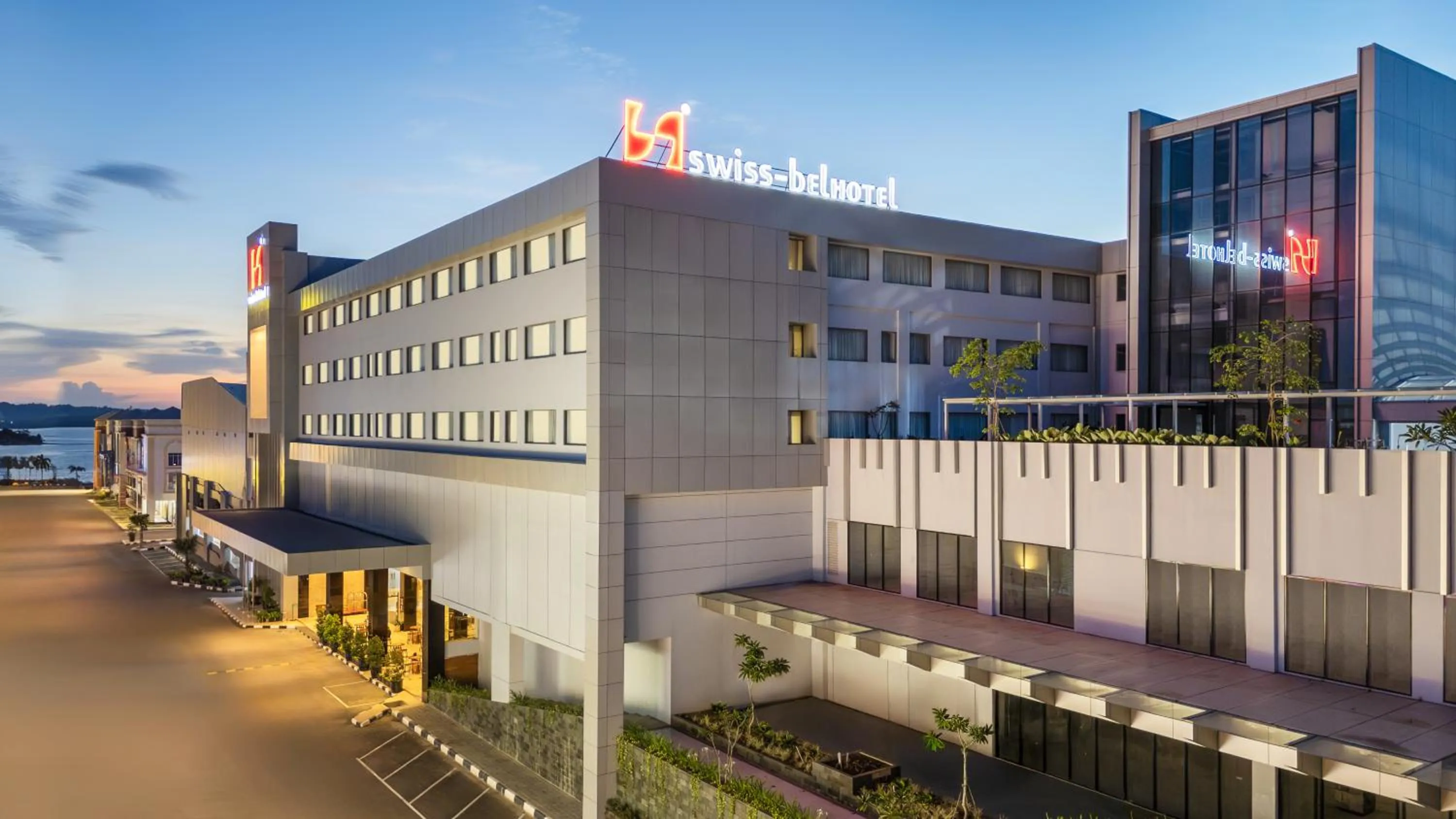 Property building in Swiss-Belhotel Harbour Bay