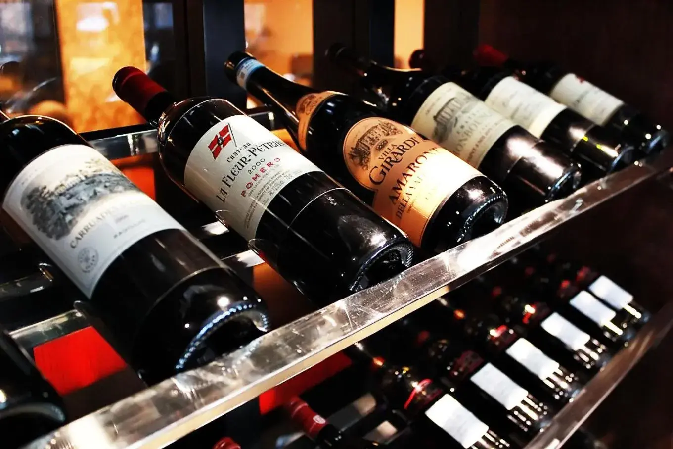 Lounge or bar in Swiss-Belhotel Harbour Bay Lounge or bar in Swiss-Belhotel Harbour Bay