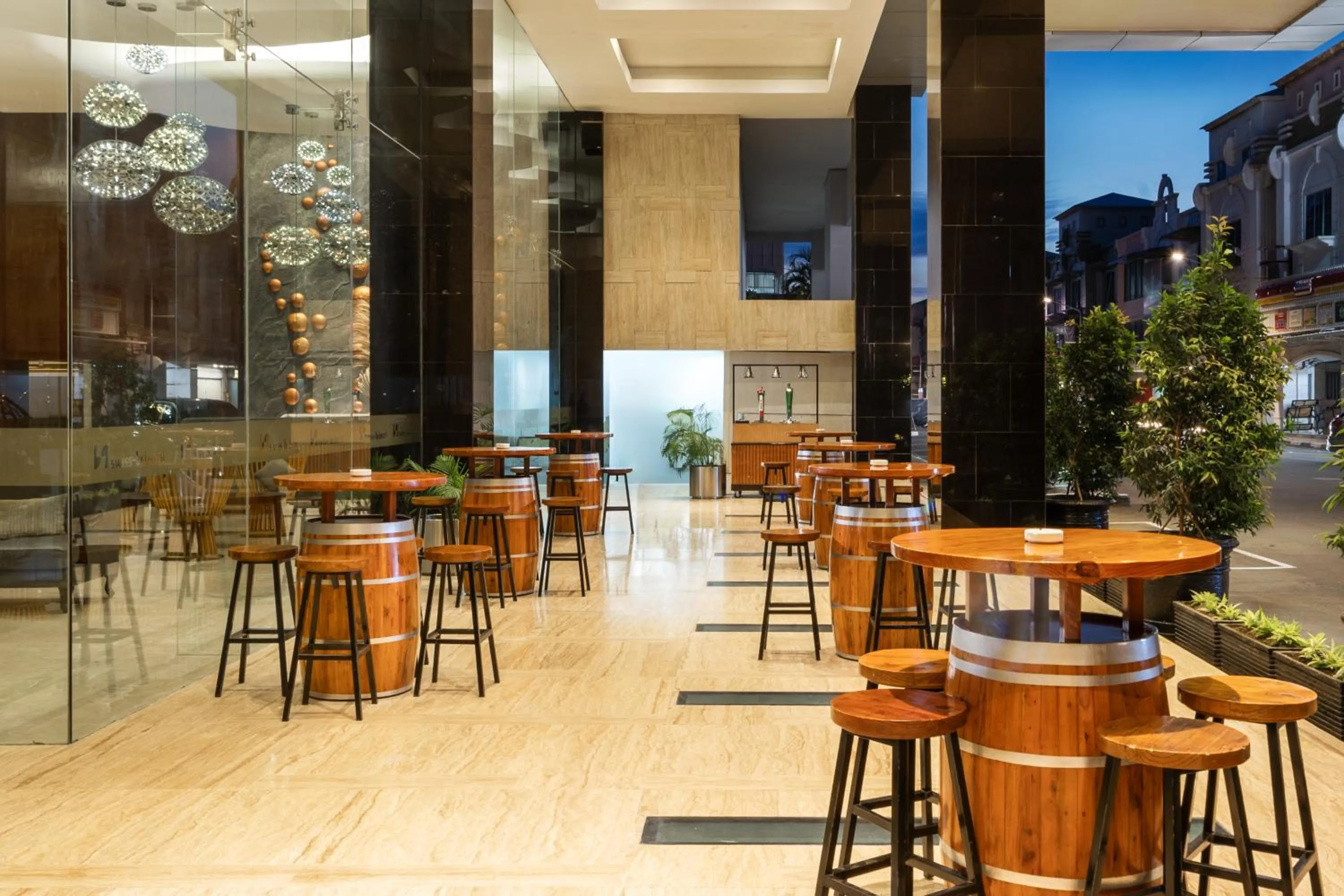 Seating area in Swiss-Belhotel Harbour Bay