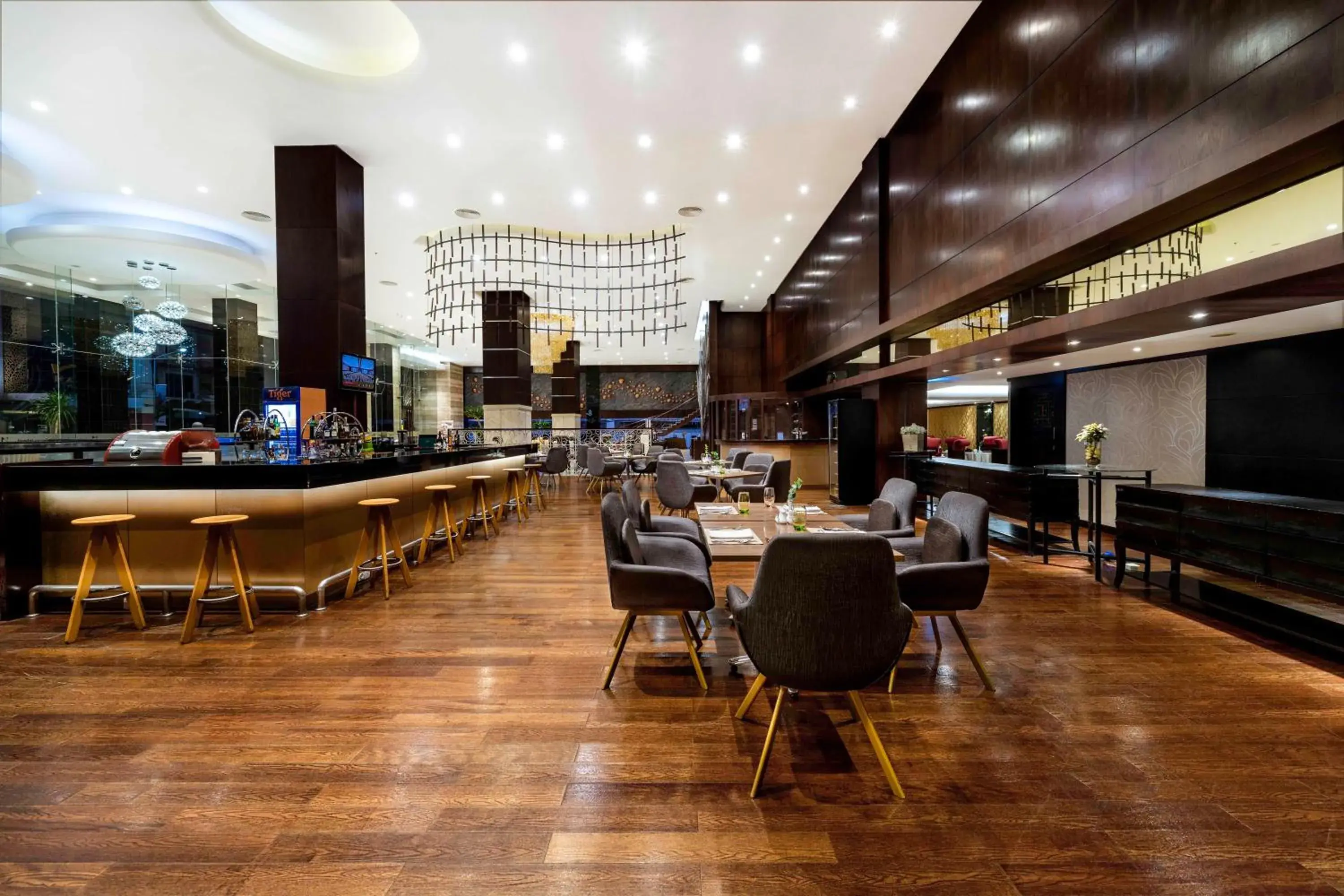 Restaurant/places to eat in Swiss-Belhotel Harbour Bay Restaurant/places to eat in Swiss-Belhotel Harbour Bay