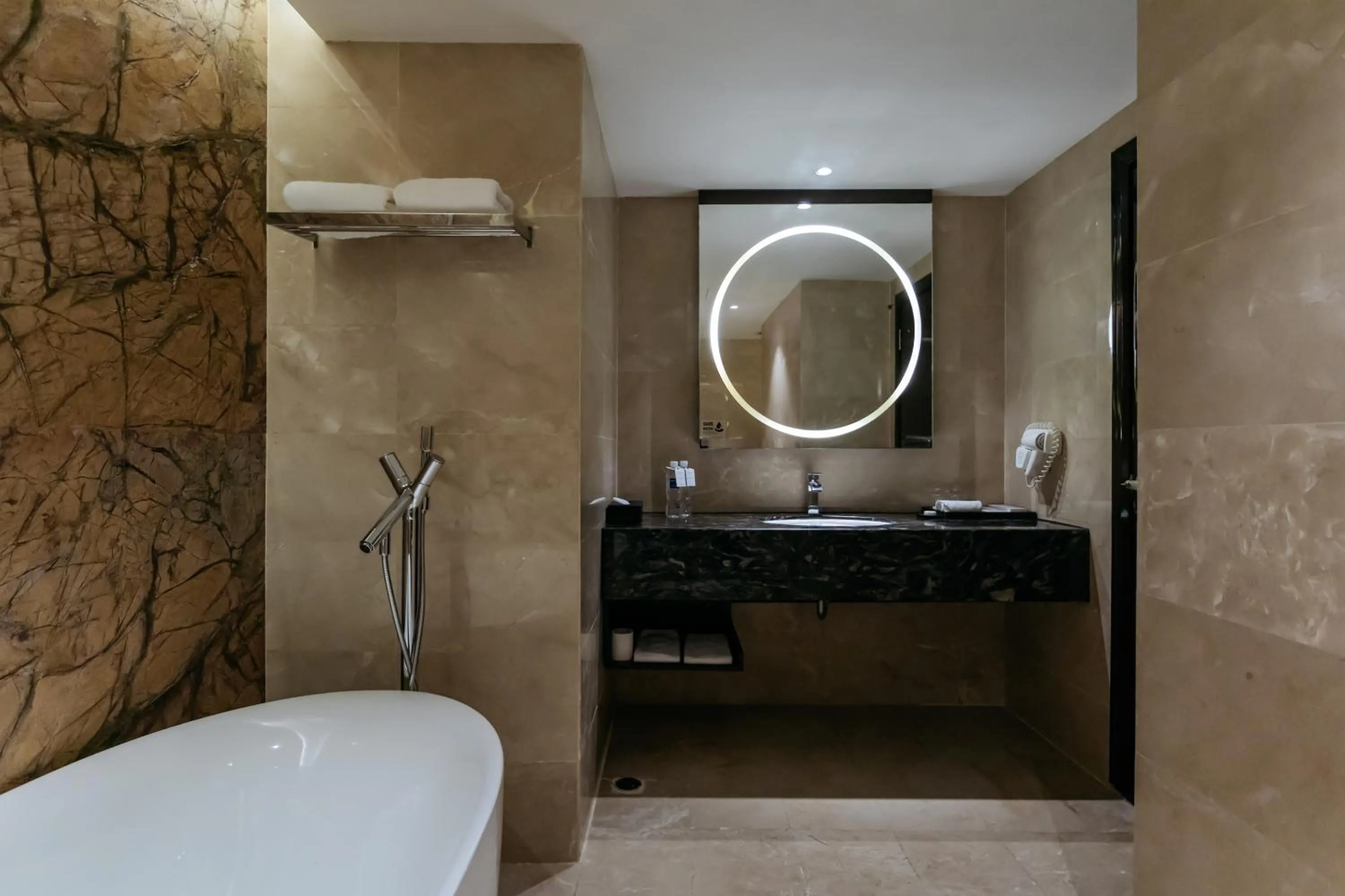 Bathroom in Swiss-Belhotel Harbour Bay