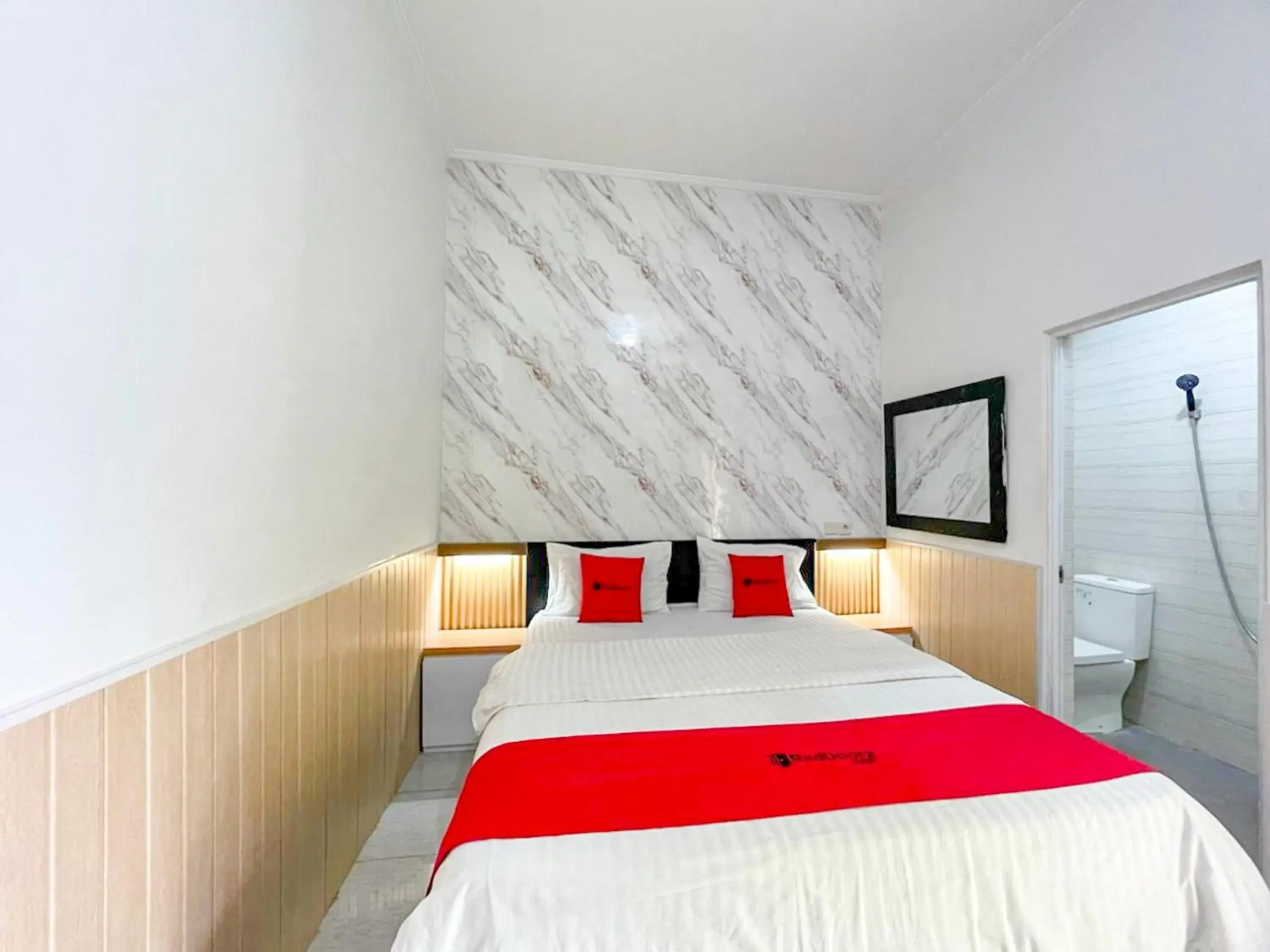 Standard Double Room in RedDoorz Syariah Plus near Banyuwangi Airport Standard Double Room in RedDoorz Syariah Plus near Banyuwangi Airport