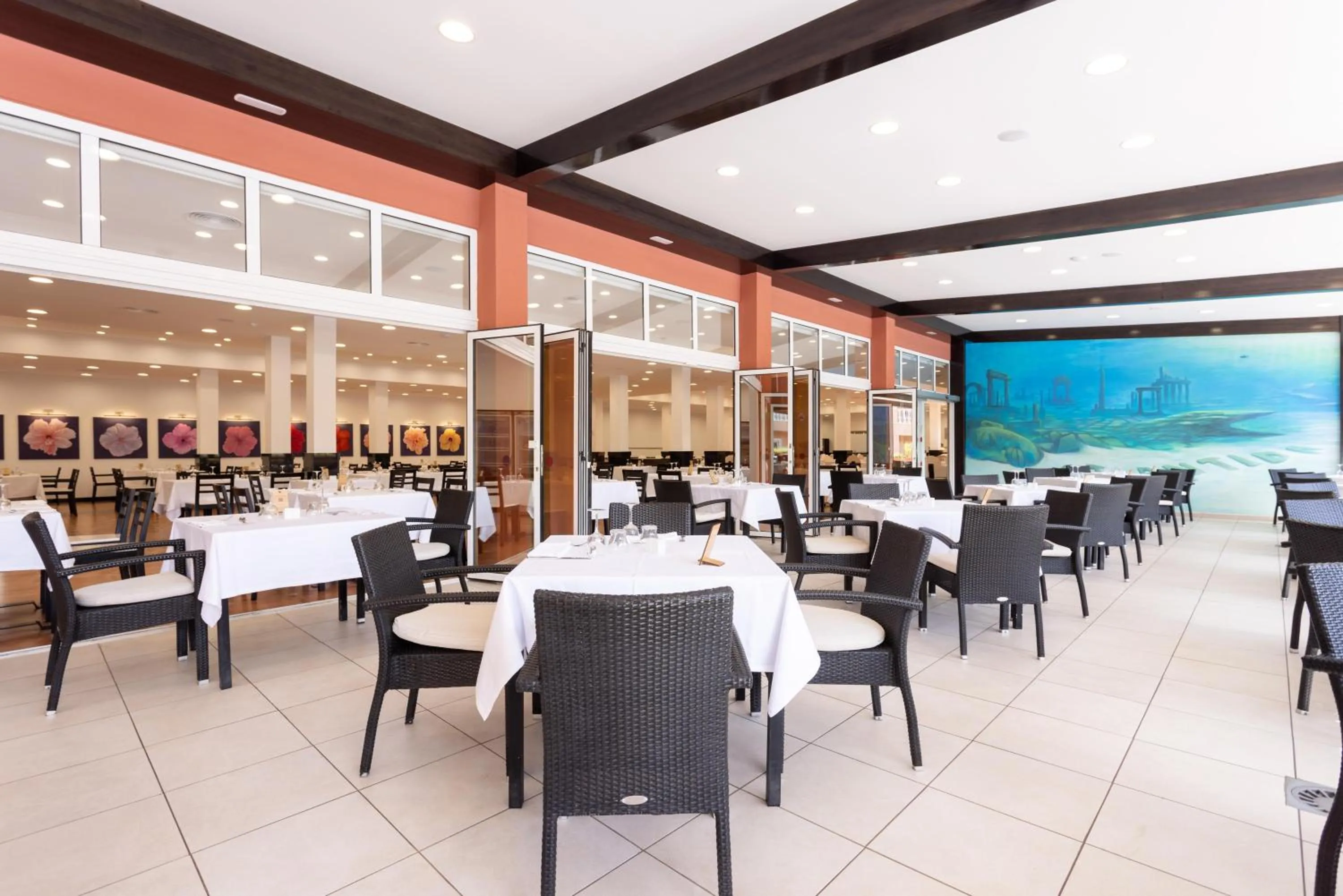 Restaurant/places to eat in Hotel El Duque