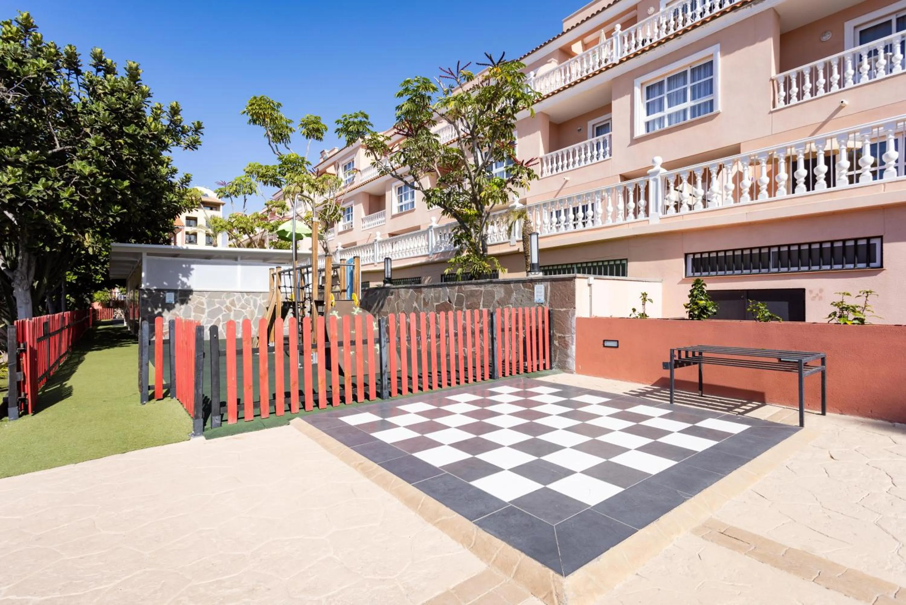 children in Hotel El Duque