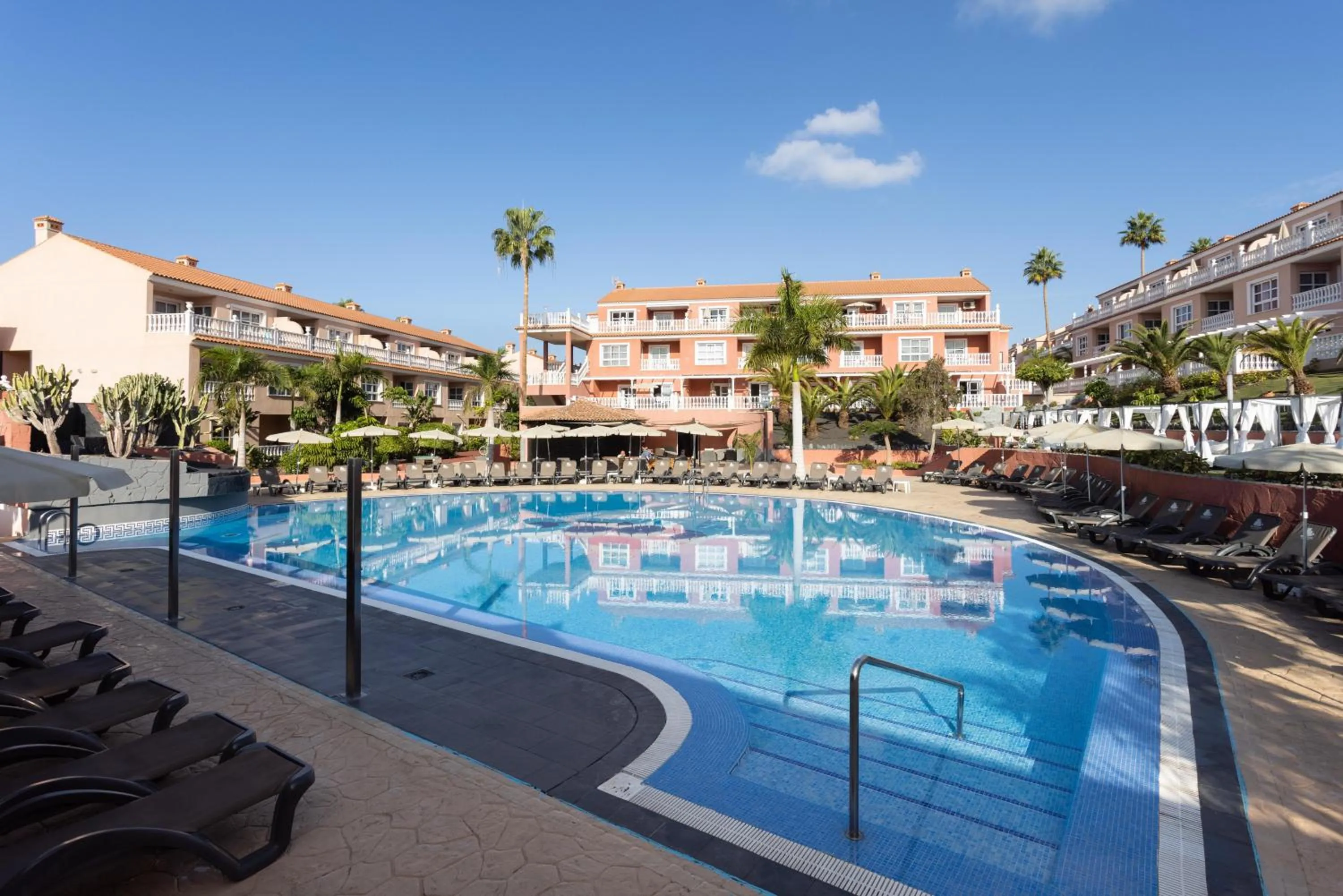 Swimming pool in Hotel El Duque