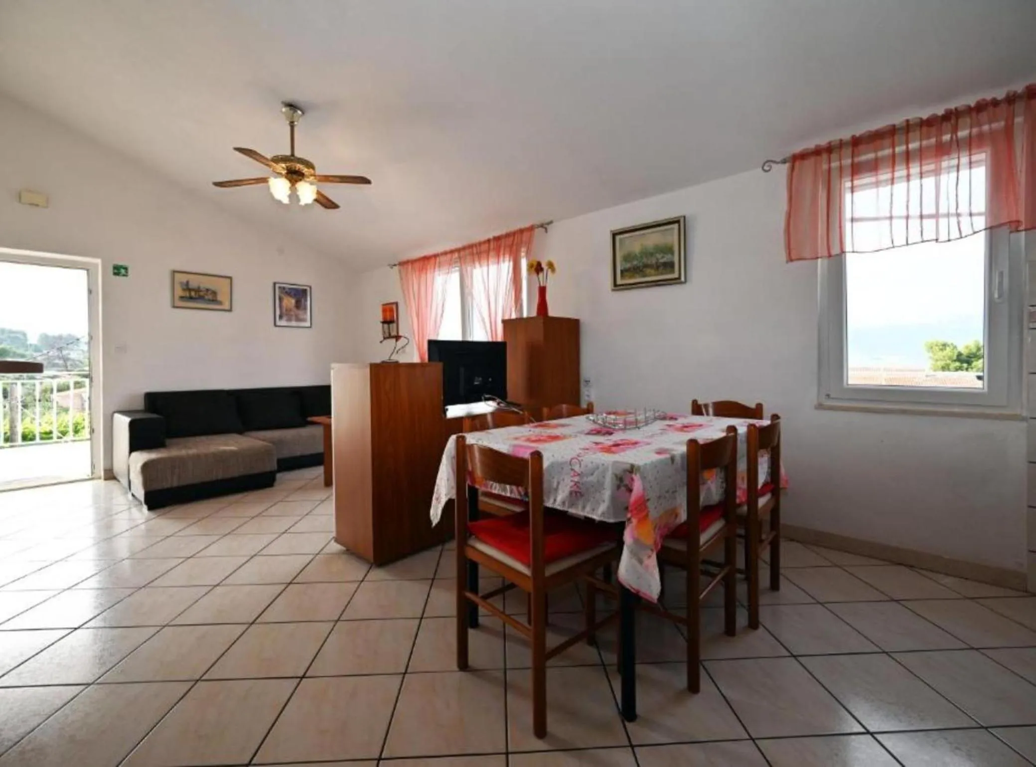 Dining area in Apartments Mihovilovic - 50 m from beach