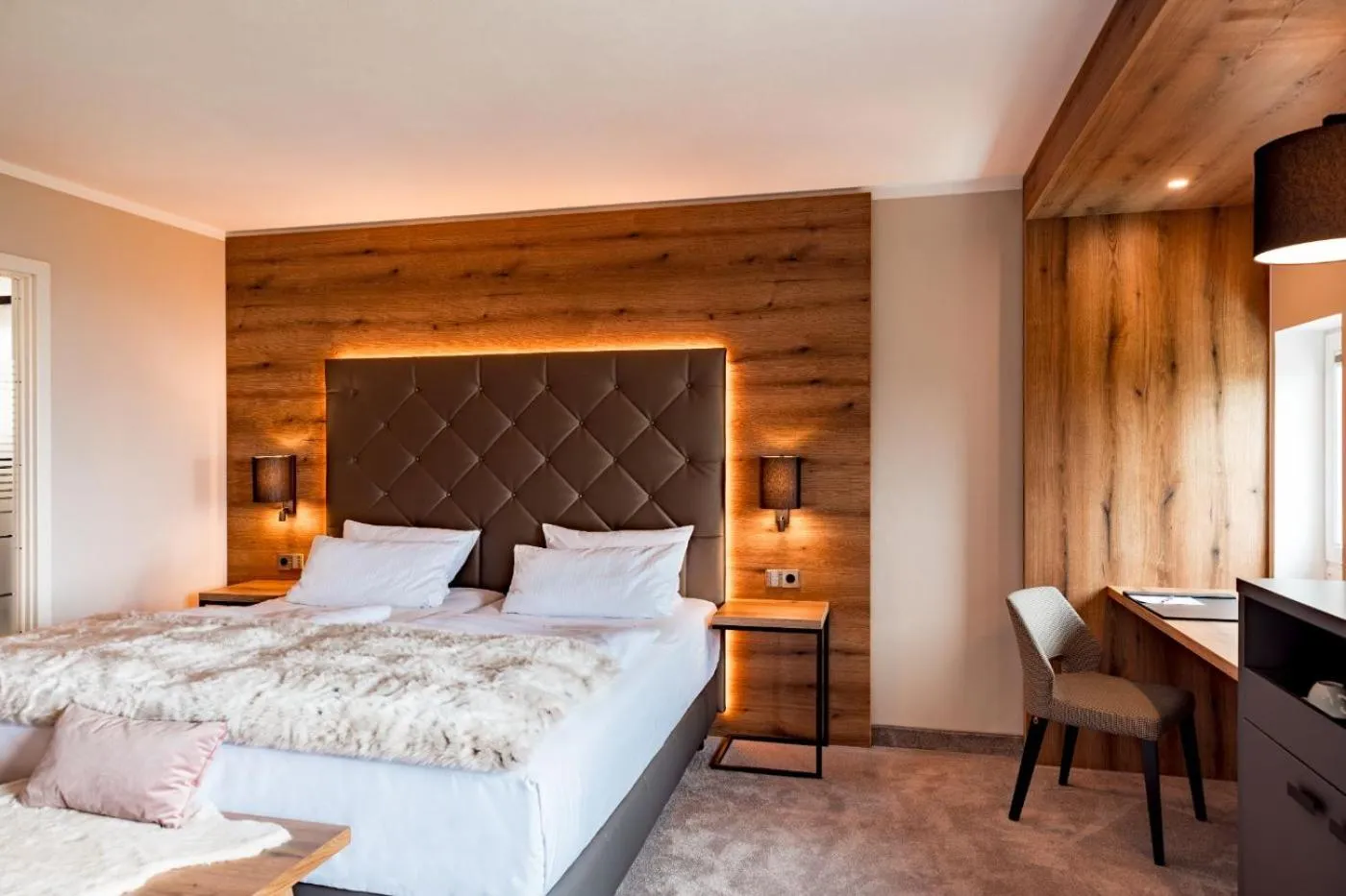 Photo of the whole room, Bed in Burghotel Staufeneck