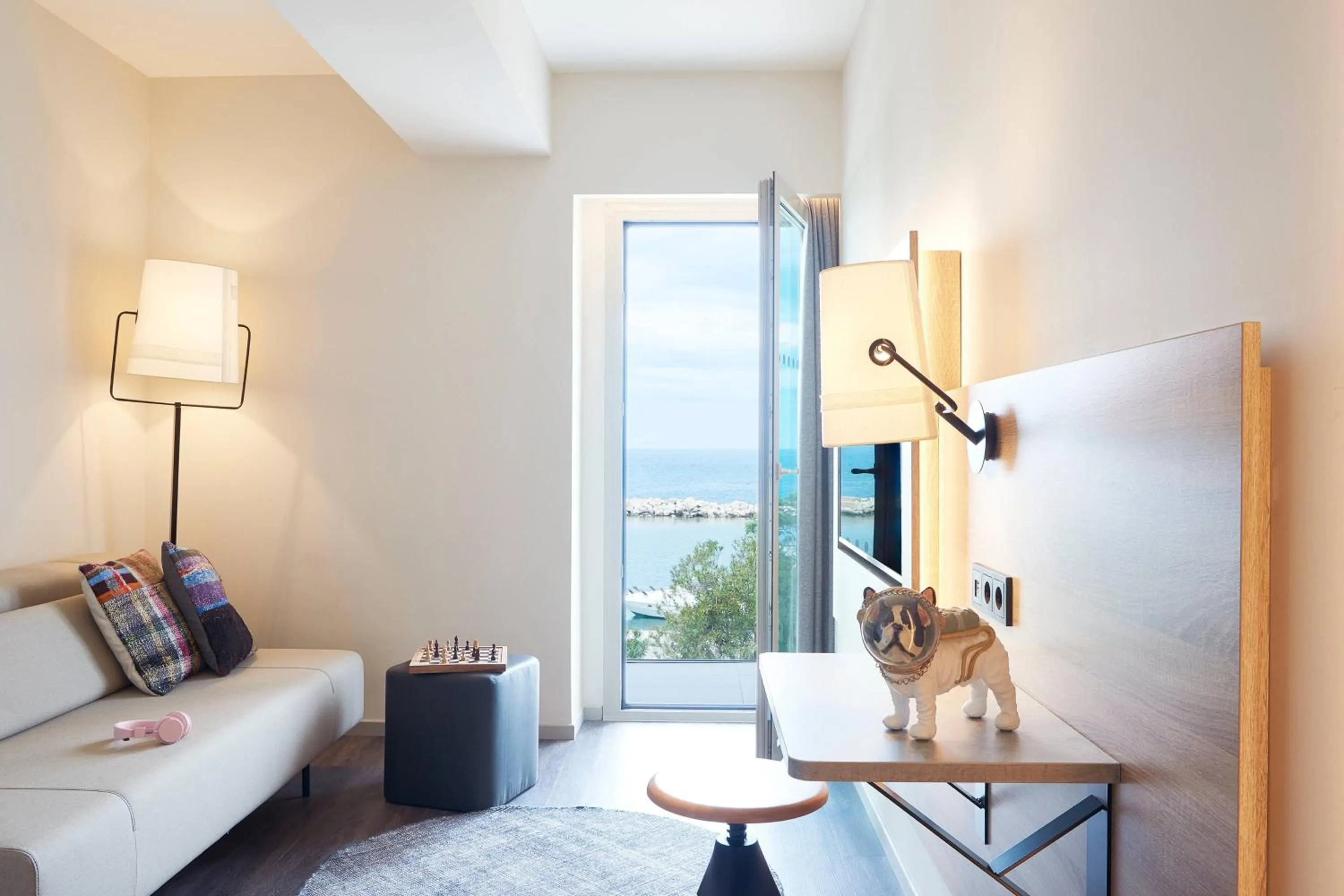 Photo of the whole room in Moxy Patra Marina