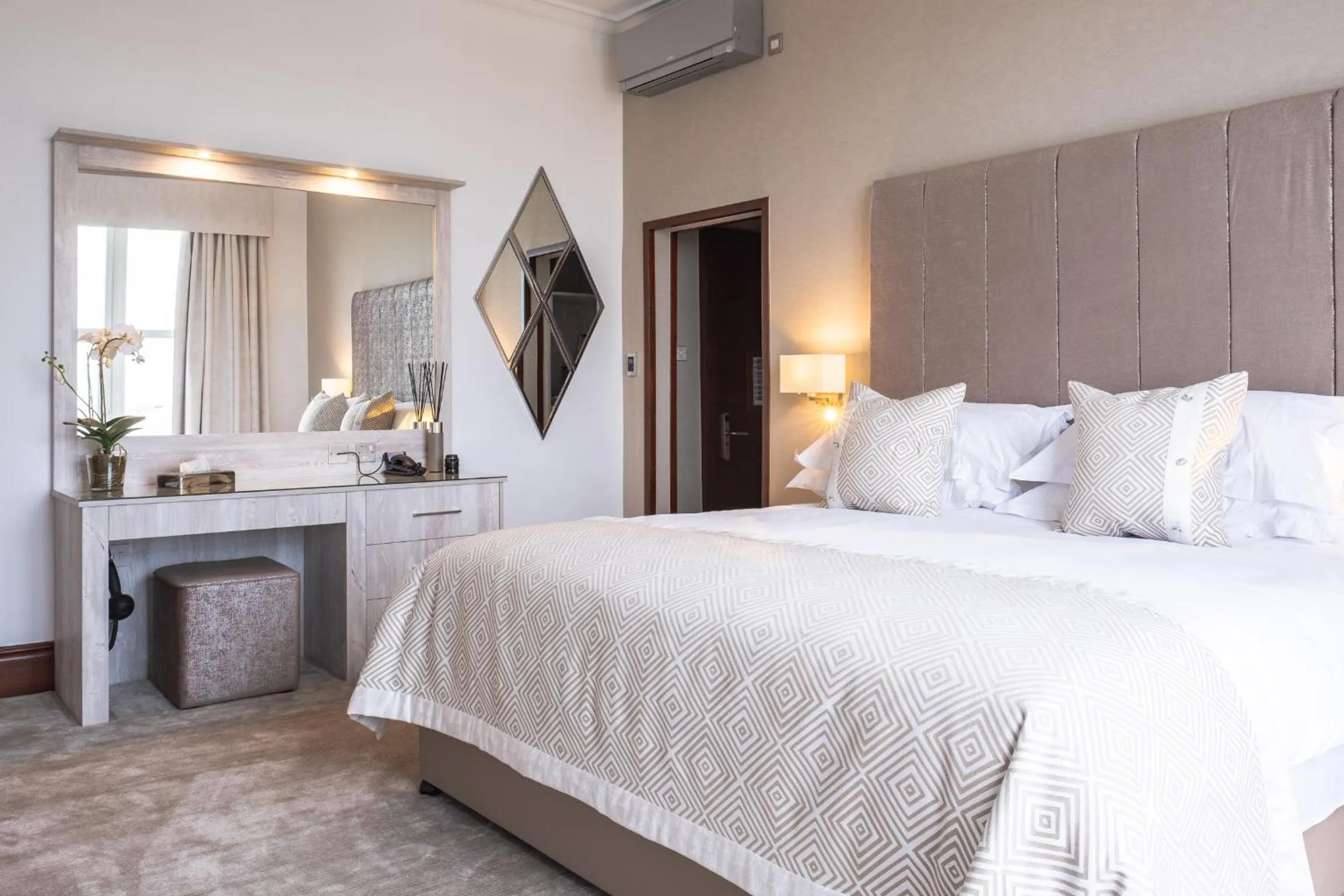 Bedroom, Bed in The Grand Hotel