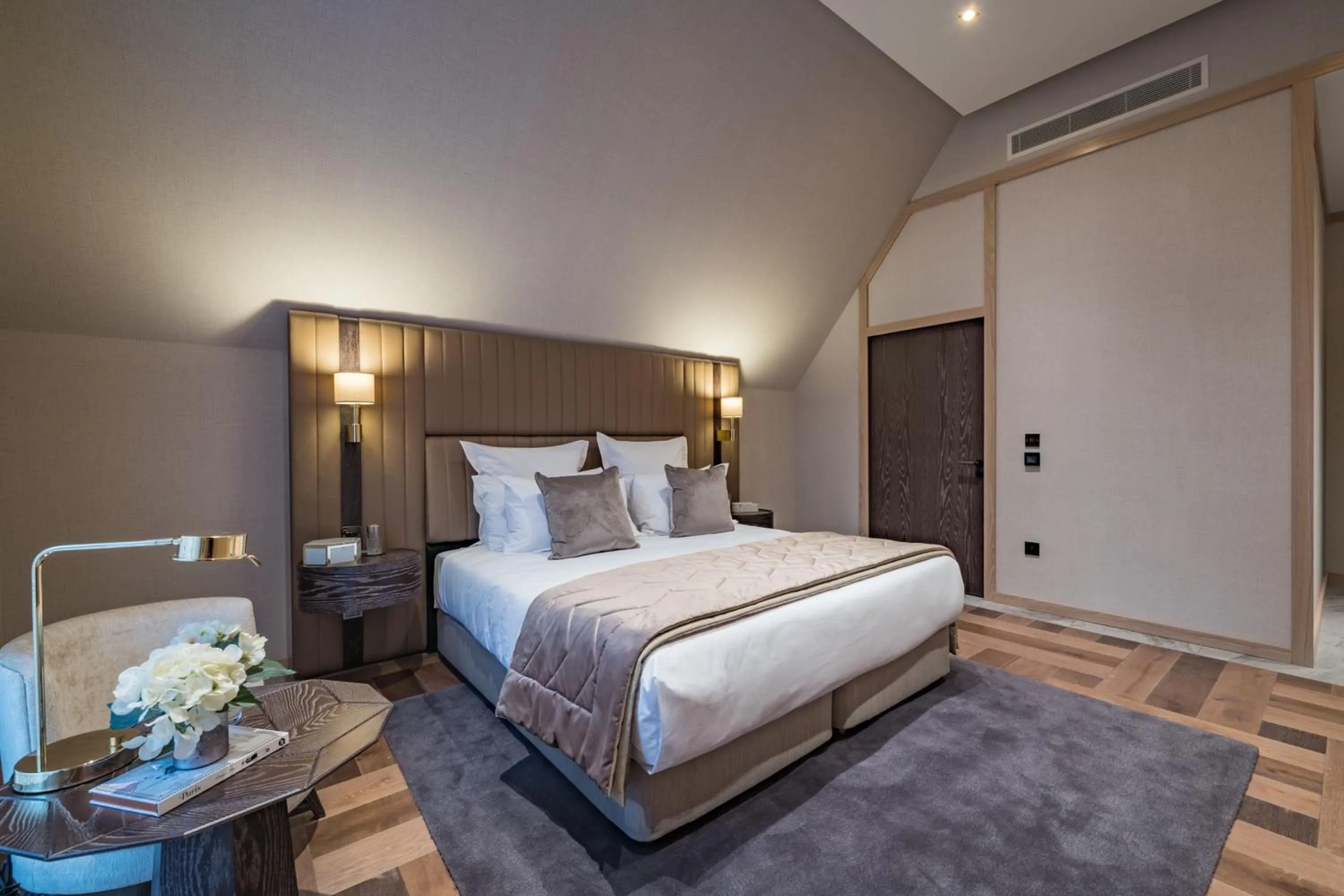 Bedroom, Bed in Stock Exchange Hotel, Manchester, Autograph Collection