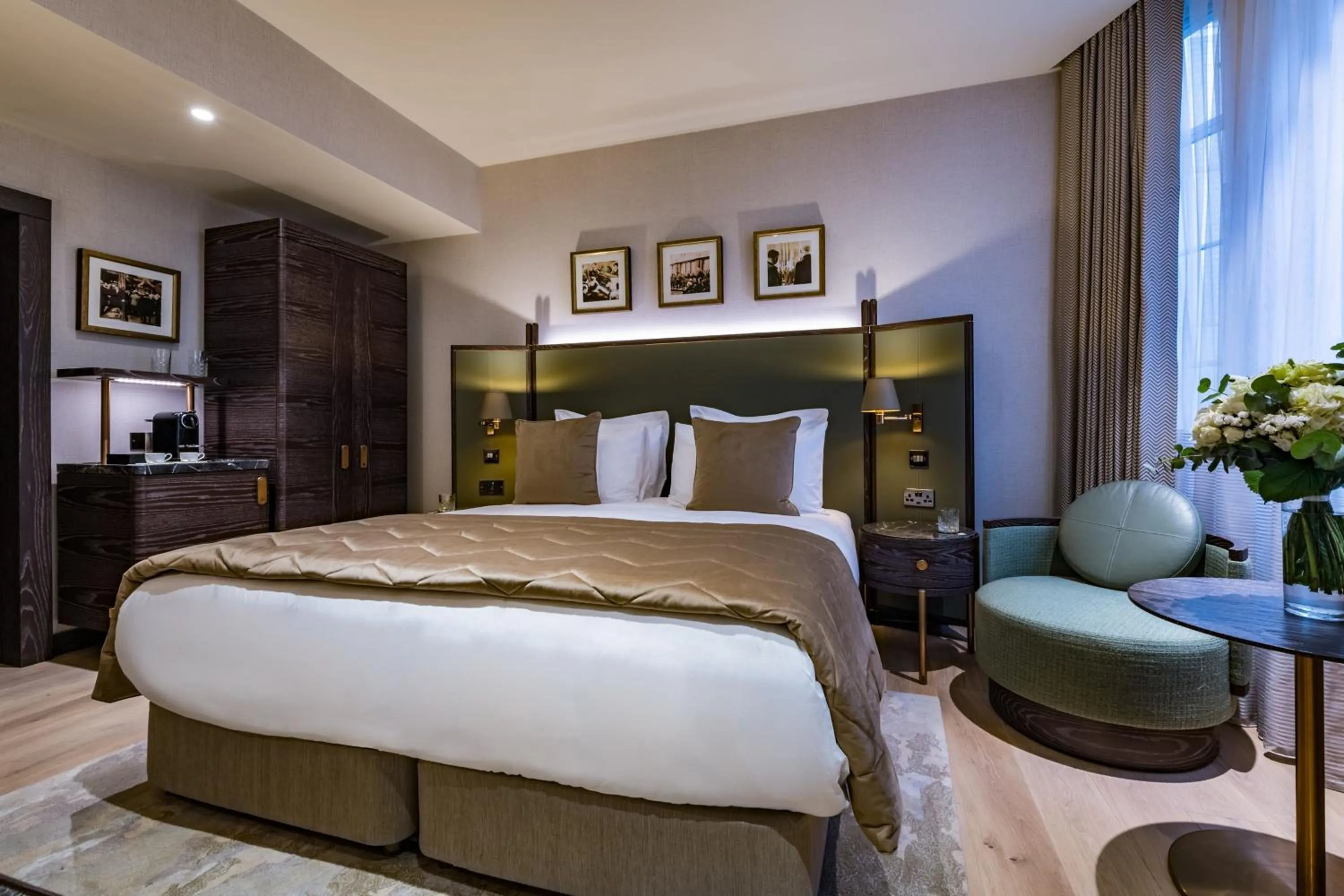 Bedroom, Bed in Stock Exchange Hotel, Manchester, Autograph Collection