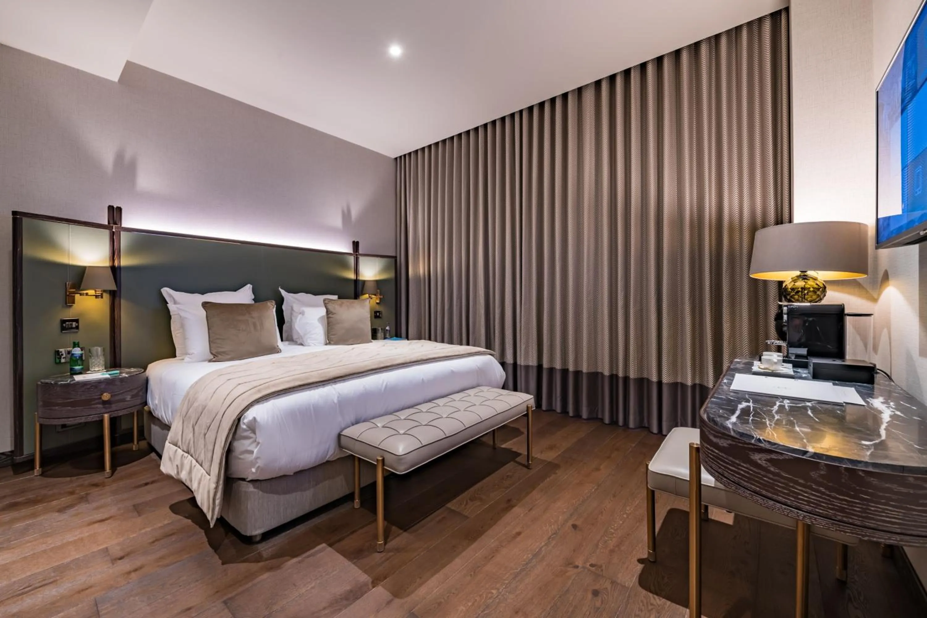 Bedroom, Bed in Stock Exchange Hotel, Manchester, Autograph Collection