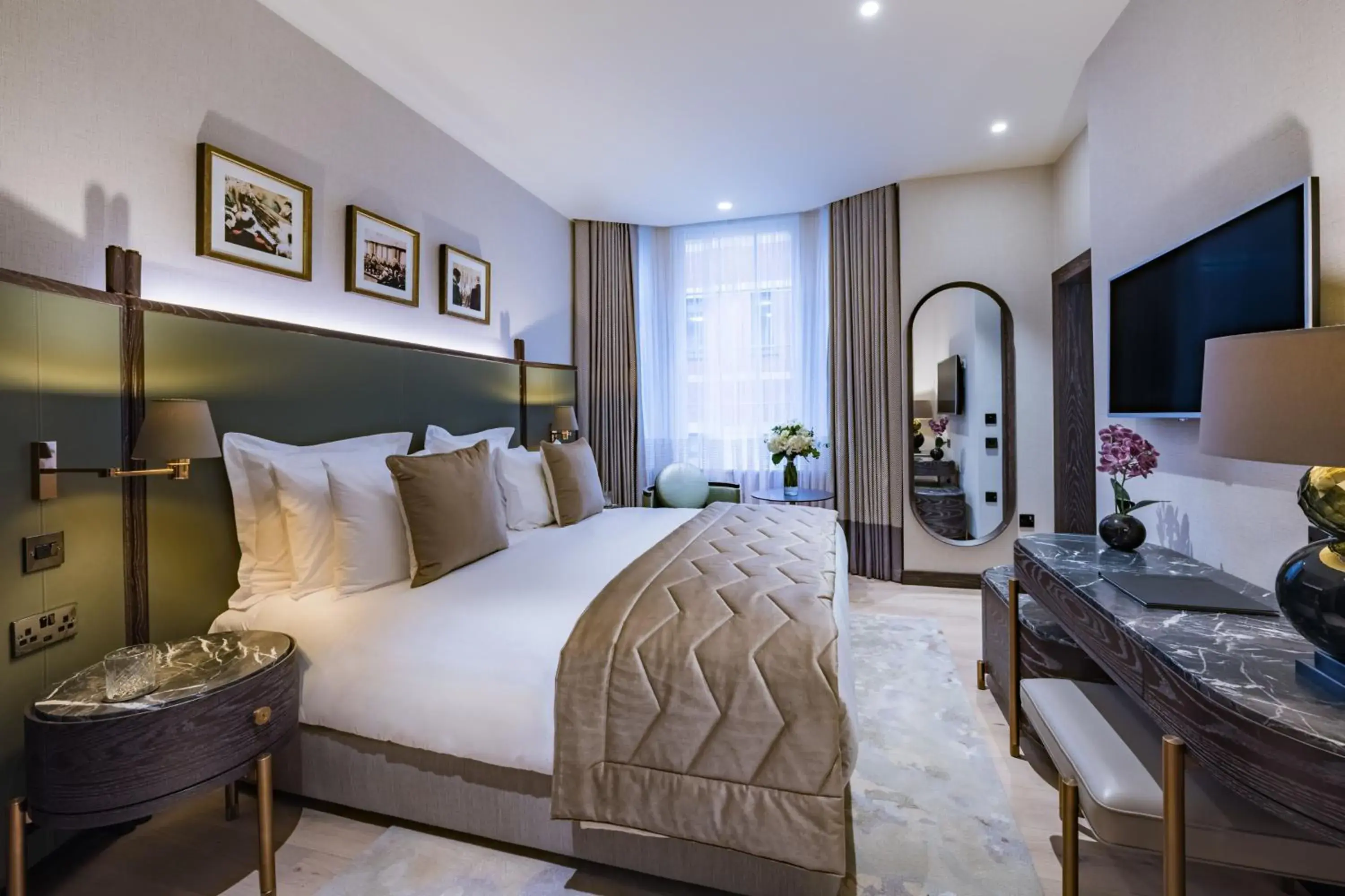 Photo of the whole room, Bed in Stock Exchange Hotel, Manchester, Autograph Collection Photo of the whole room, Bed in Stock Exchange Hotel, Manchester, Autograph Collection