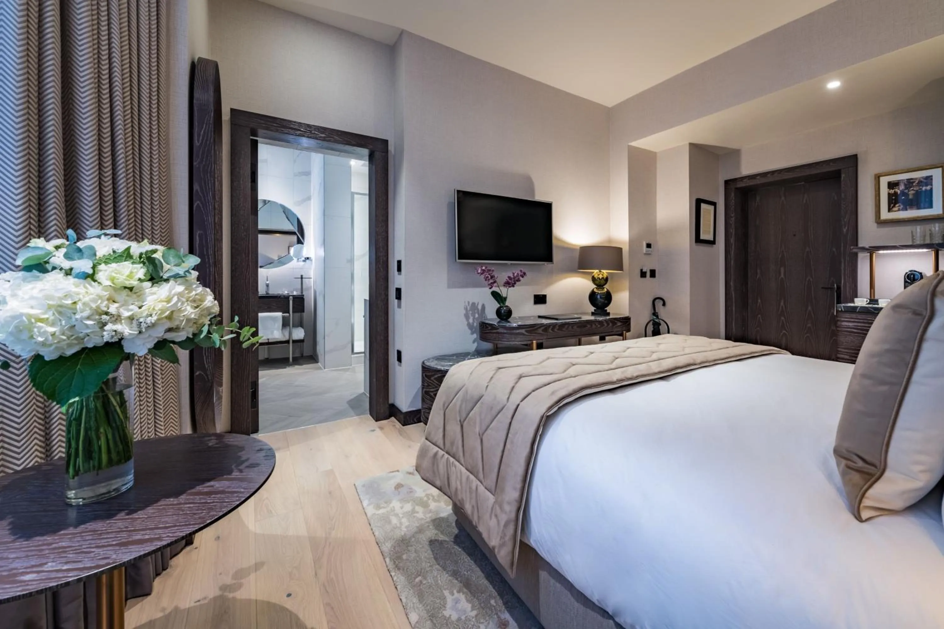 Photo of the whole room, Bed in Stock Exchange Hotel, Manchester, Autograph Collection