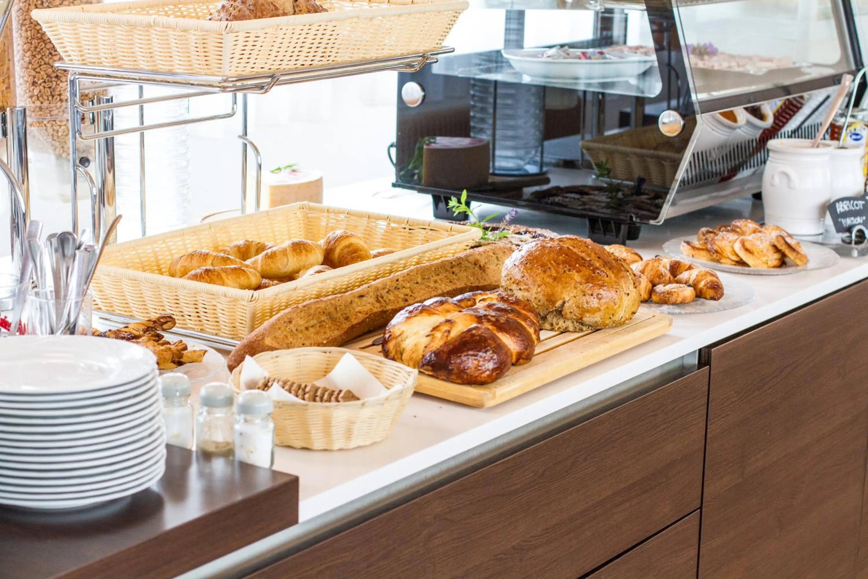 Buffet breakfast in Hôtel Elite