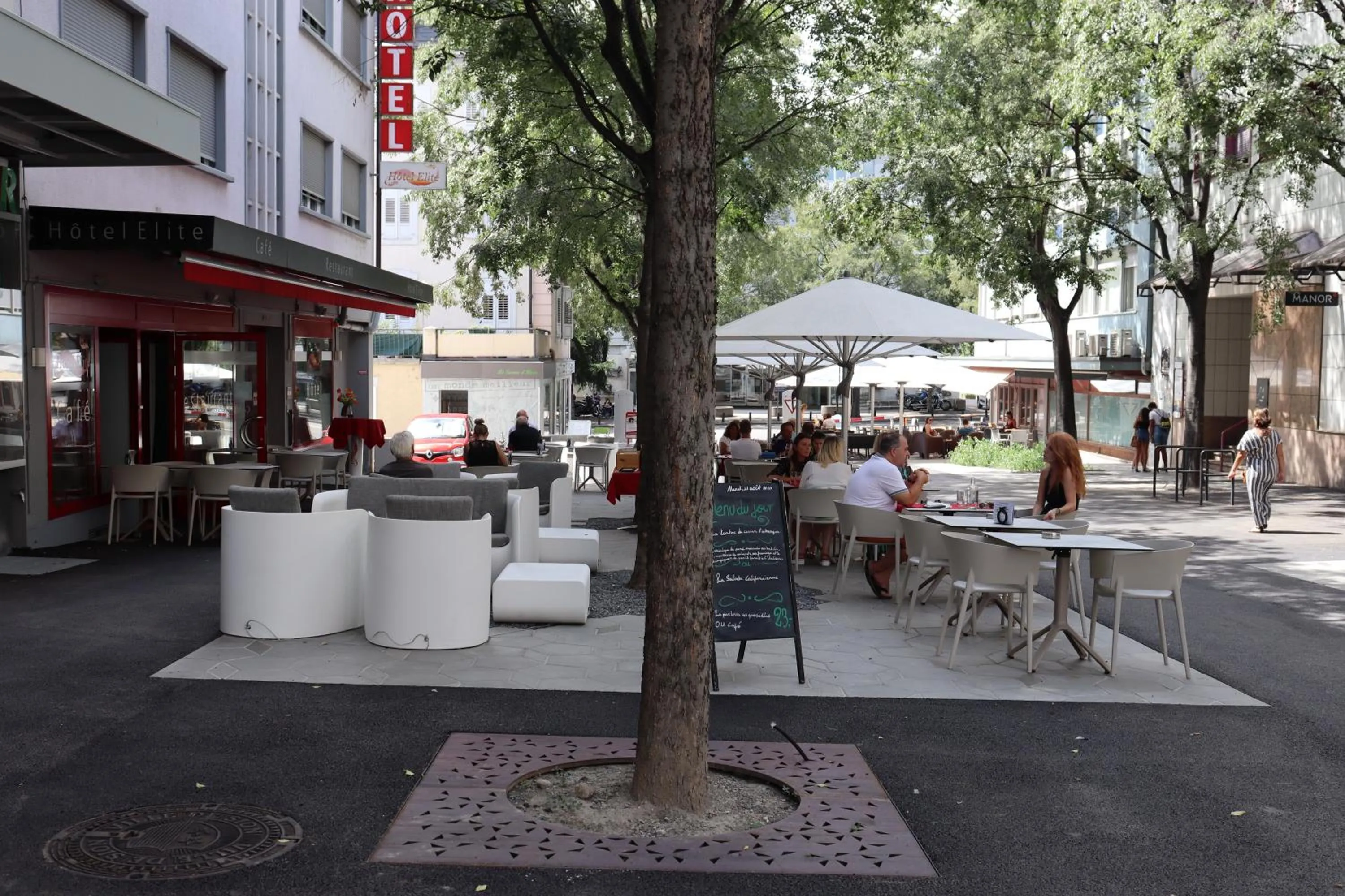 Patio in Hôtel Elite