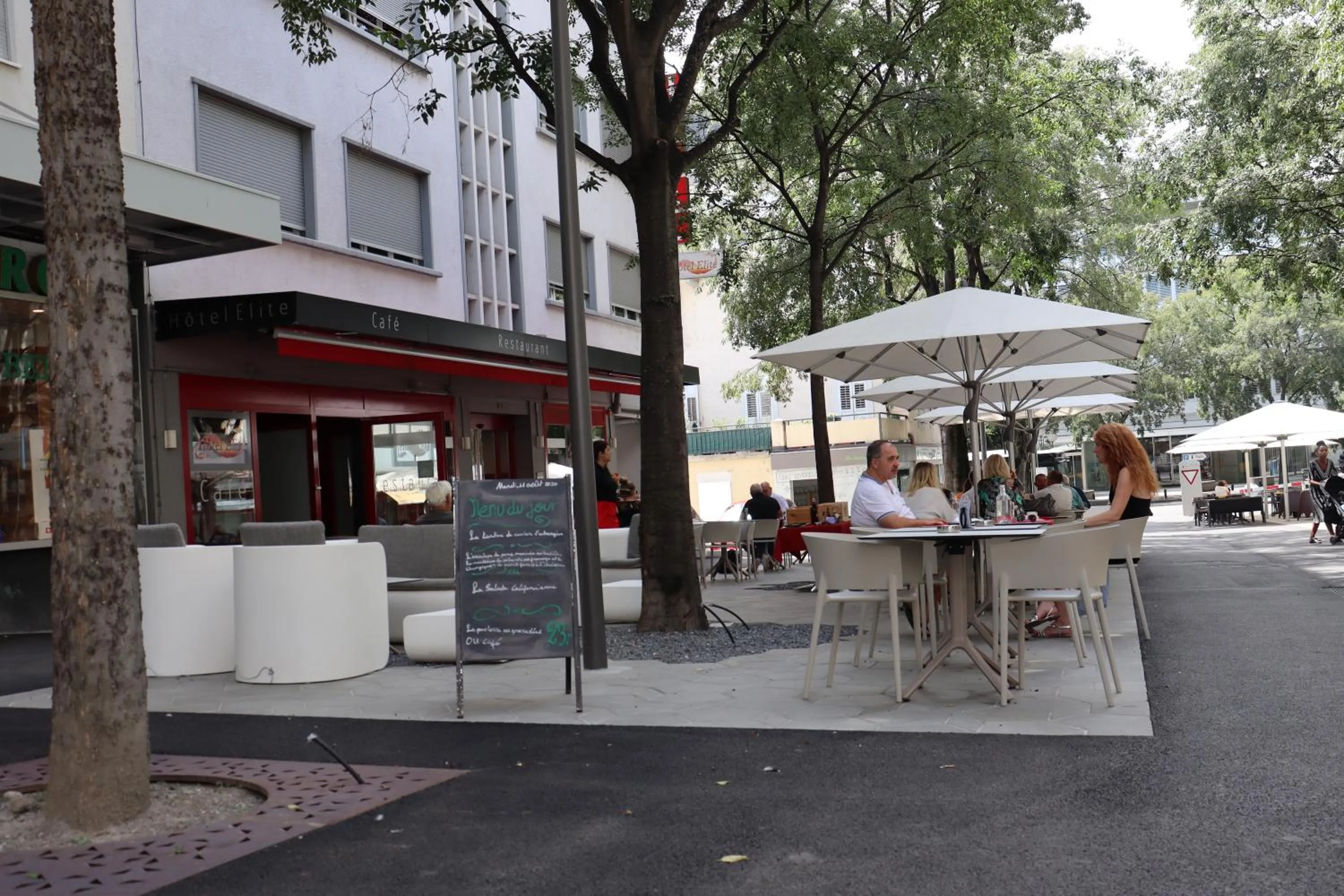 Patio in Hôtel Elite