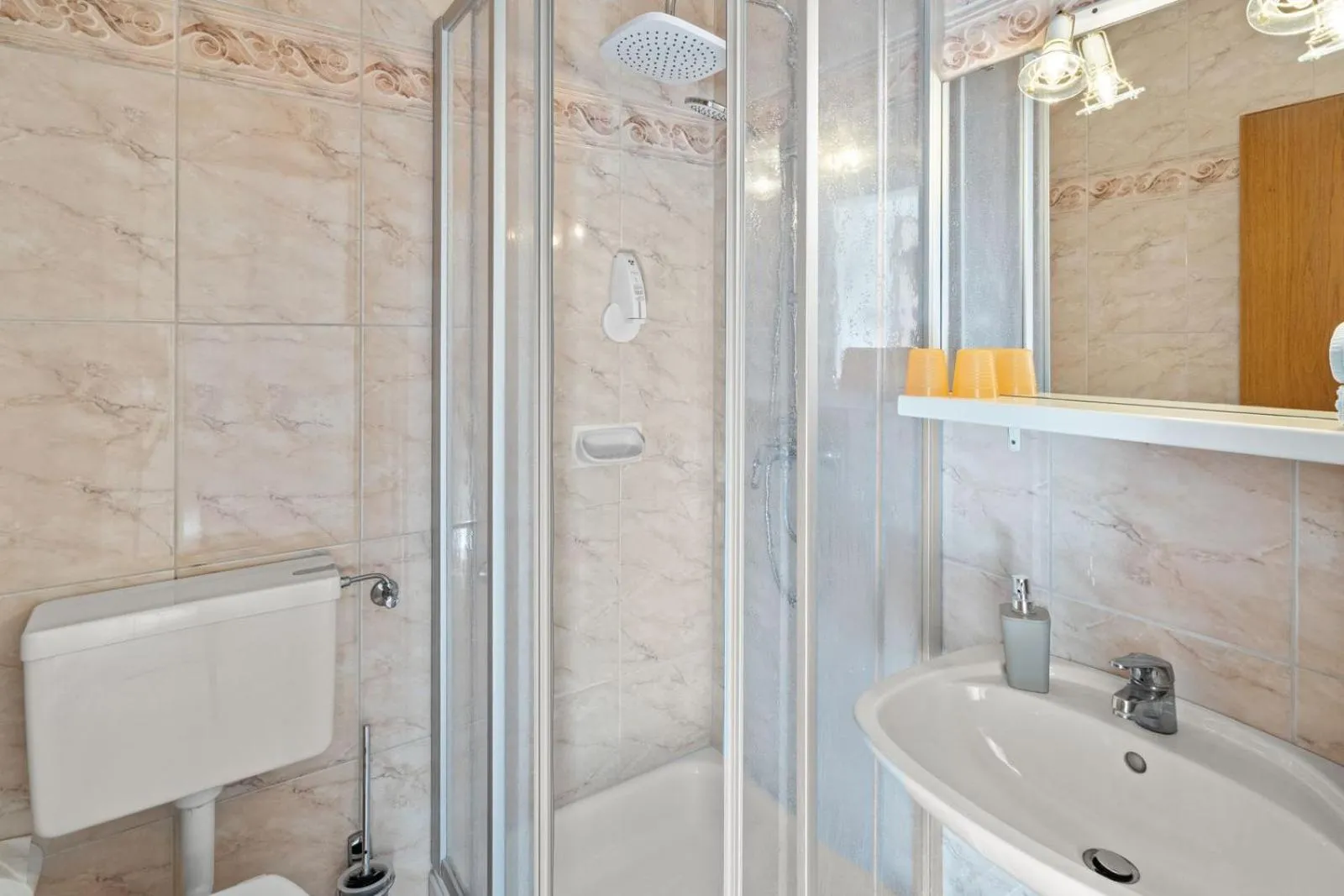 Shower in Hotel Nikolasch
