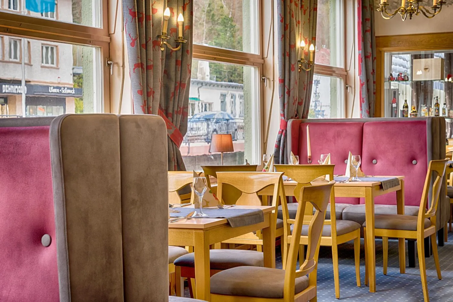 Restaurant/places to eat in Dom-Hotel